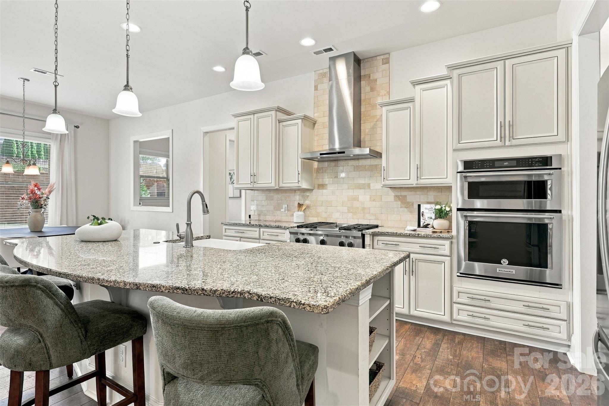 530 Vine Street Property Photo 11