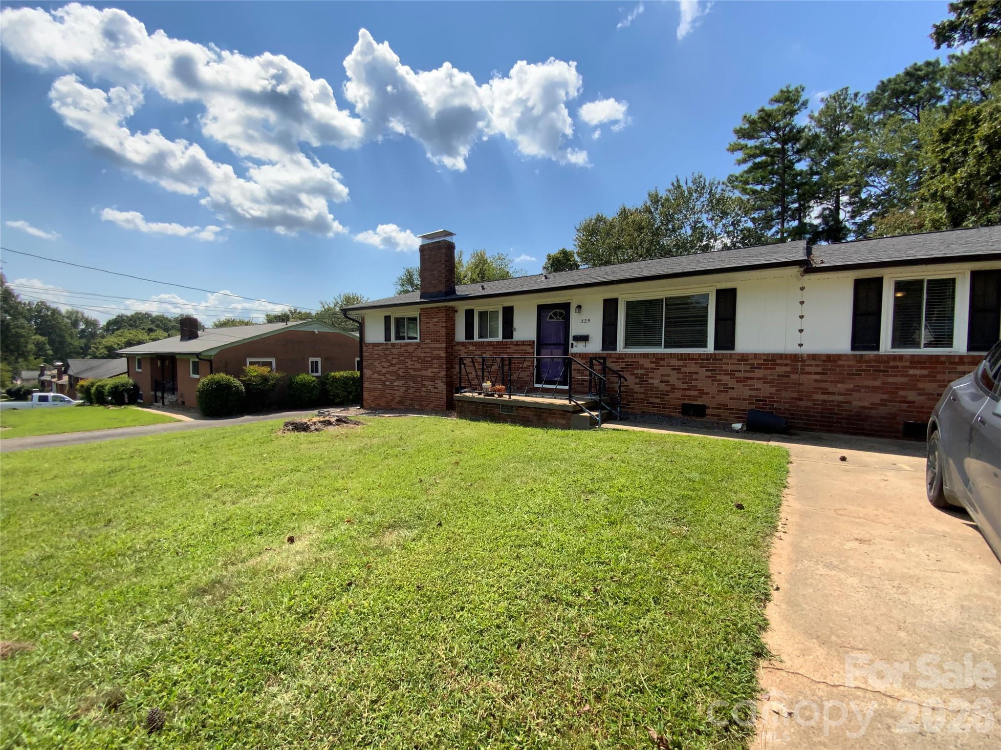 325 Glenwood Drive Property Photo 1