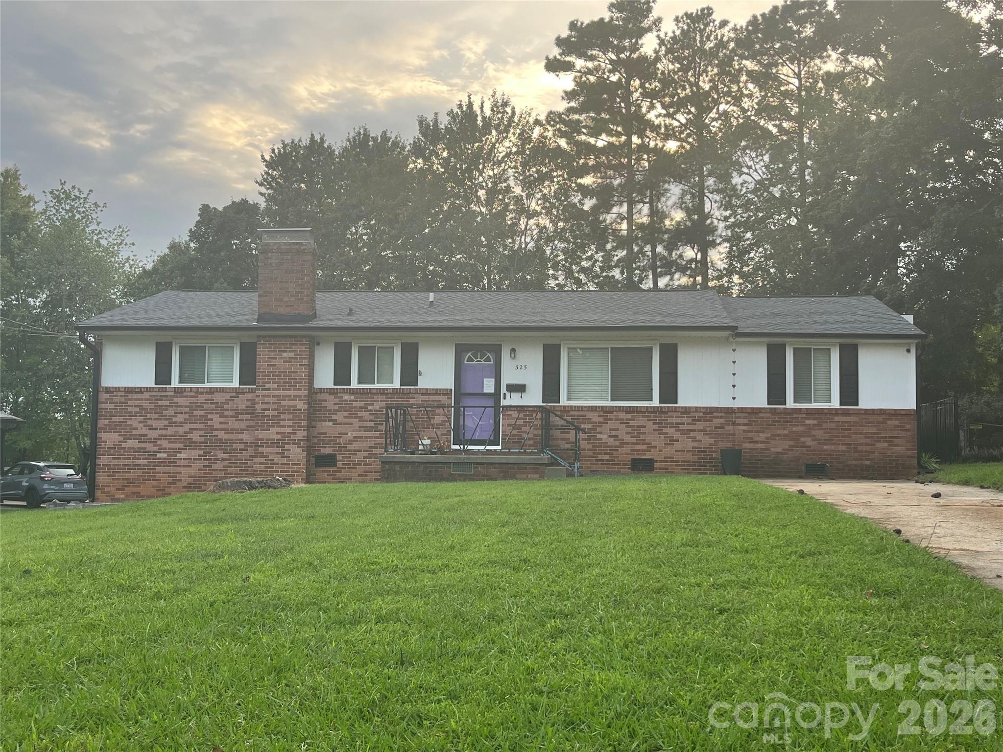 325 Glenwood Drive Property Photo 2