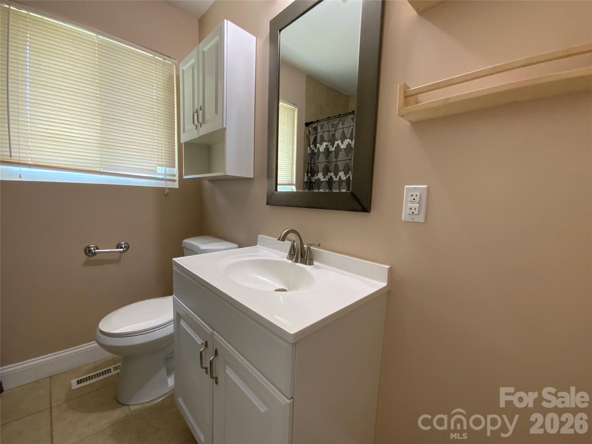 325 Glenwood Drive Property Photo 7