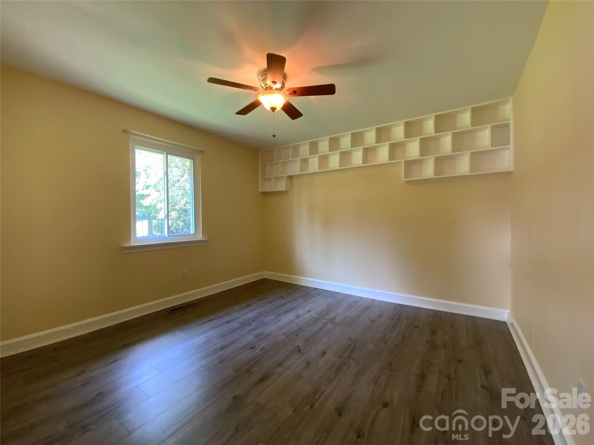 325 Glenwood Drive Property Photo 11
