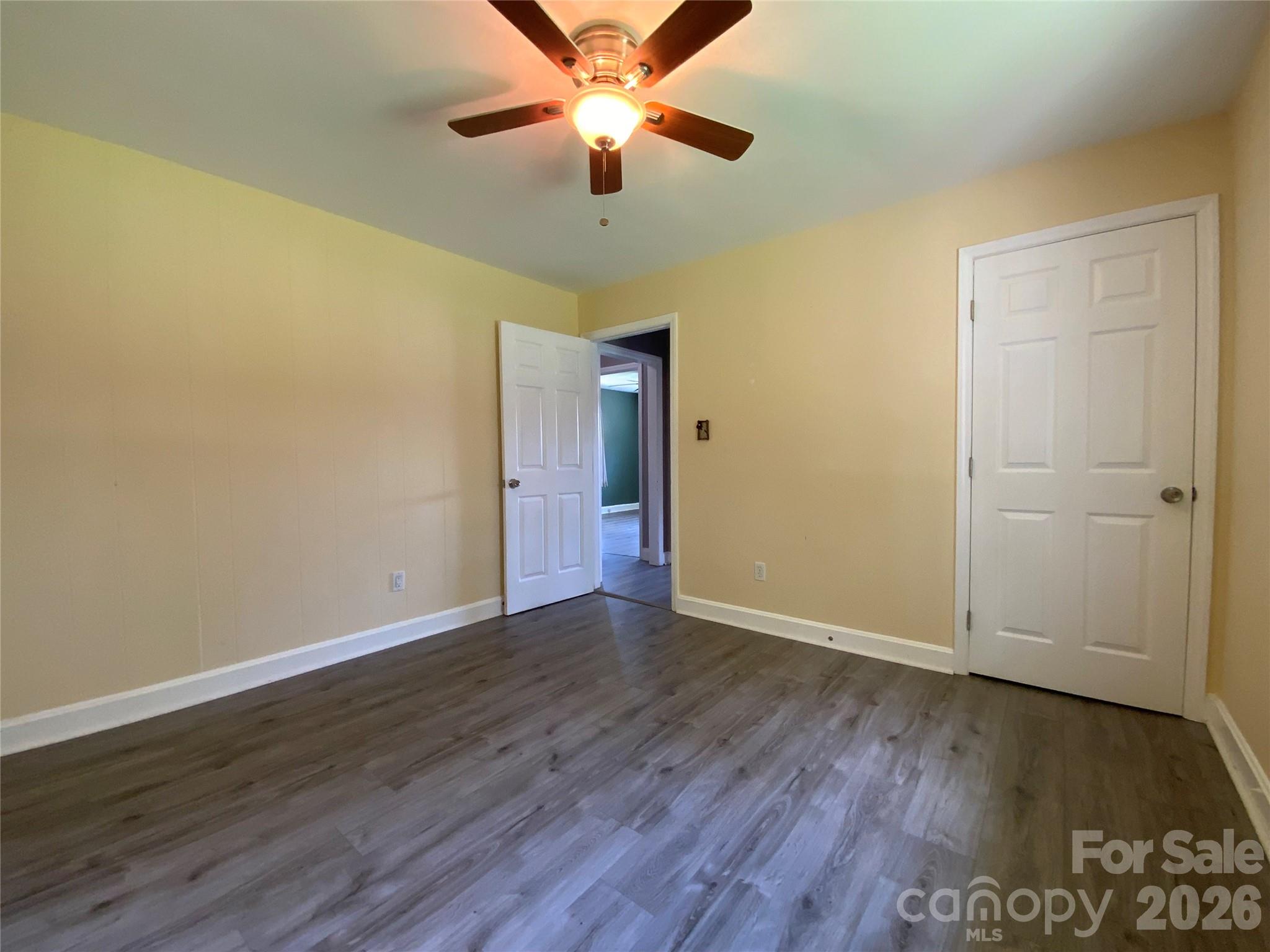 325 Glenwood Drive Property Photo 12