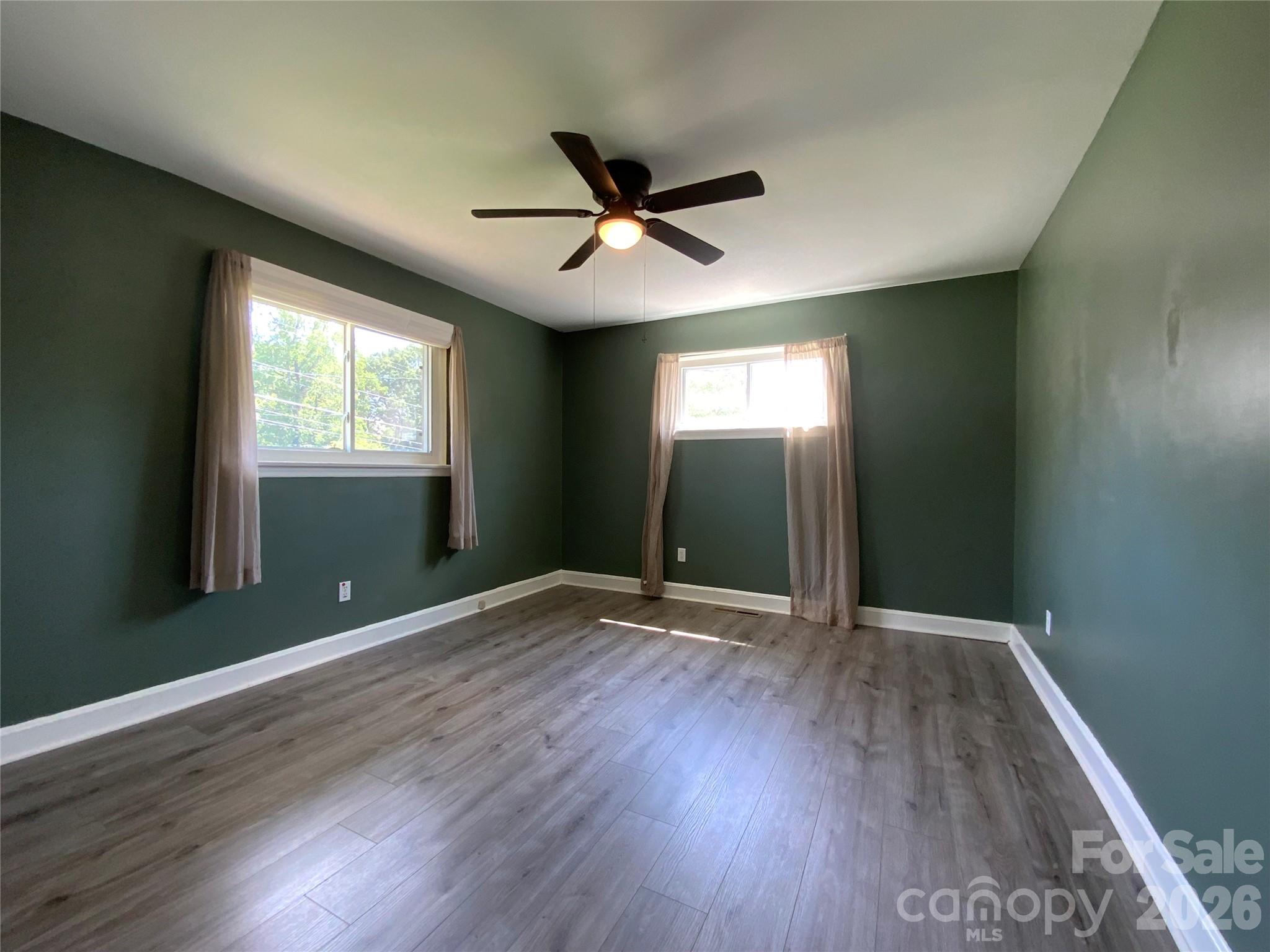 325 Glenwood Drive Property Photo 13