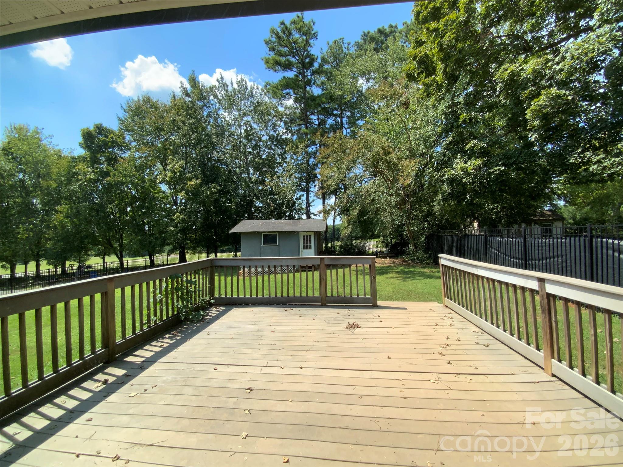 325 Glenwood Drive Property Photo 19