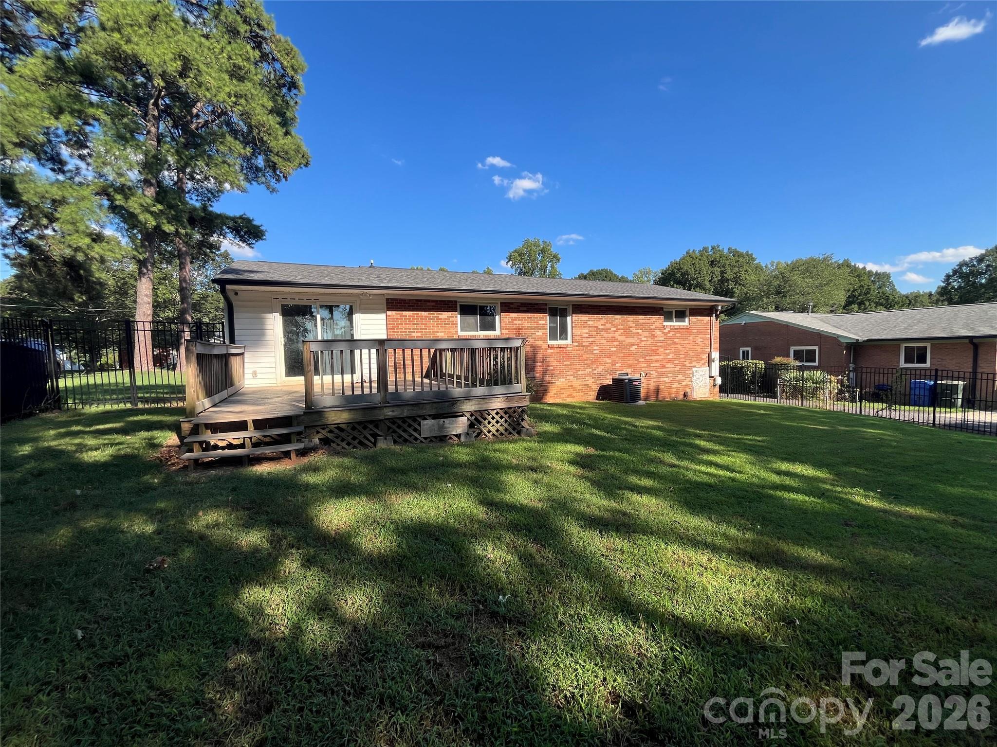 325 Glenwood Drive Property Photo 20