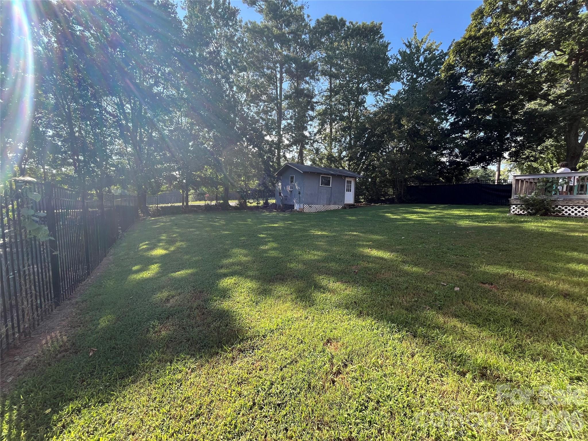 325 Glenwood Drive Property Photo 21