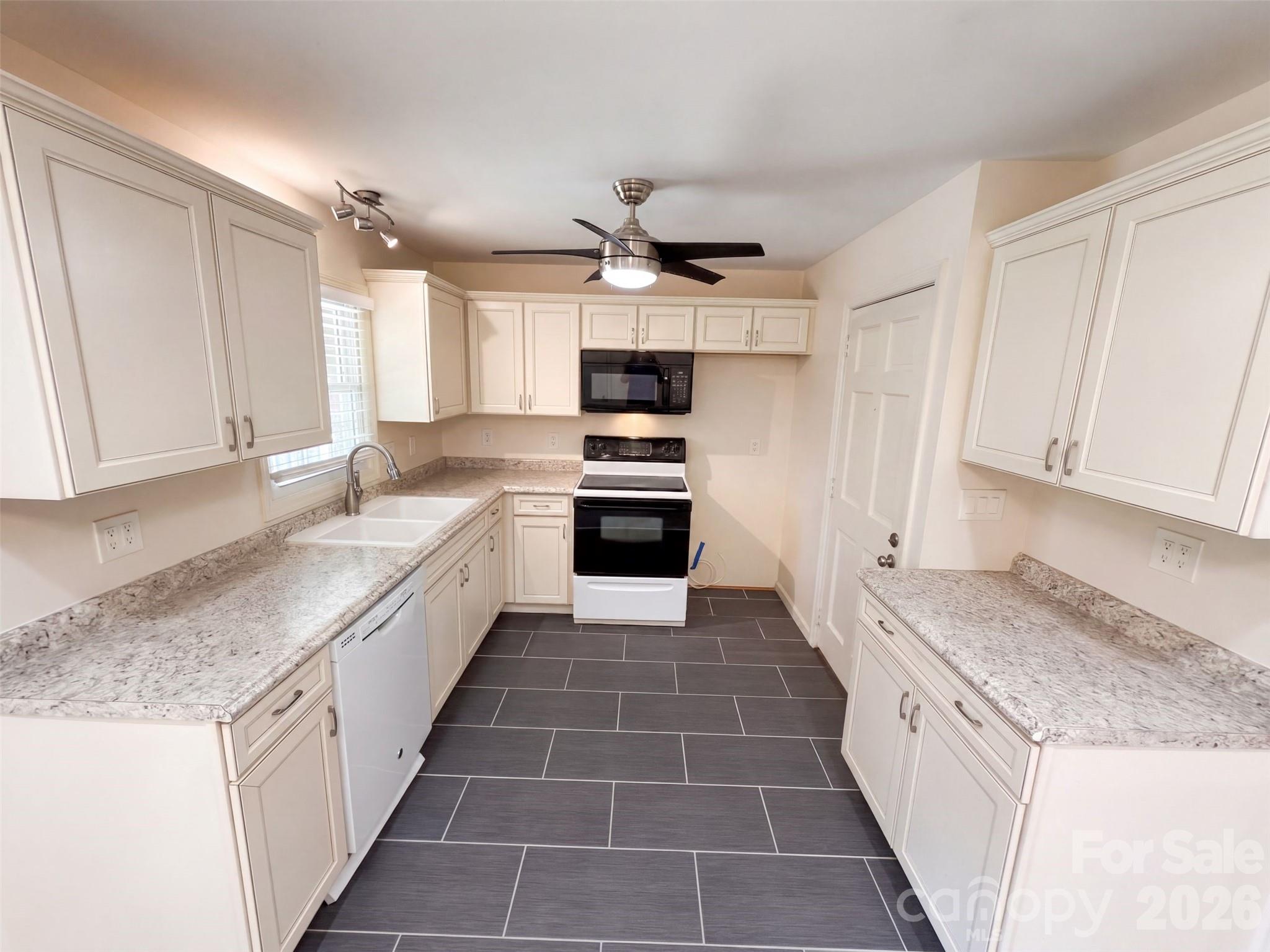 1627 Catoe Road Property Photo 2