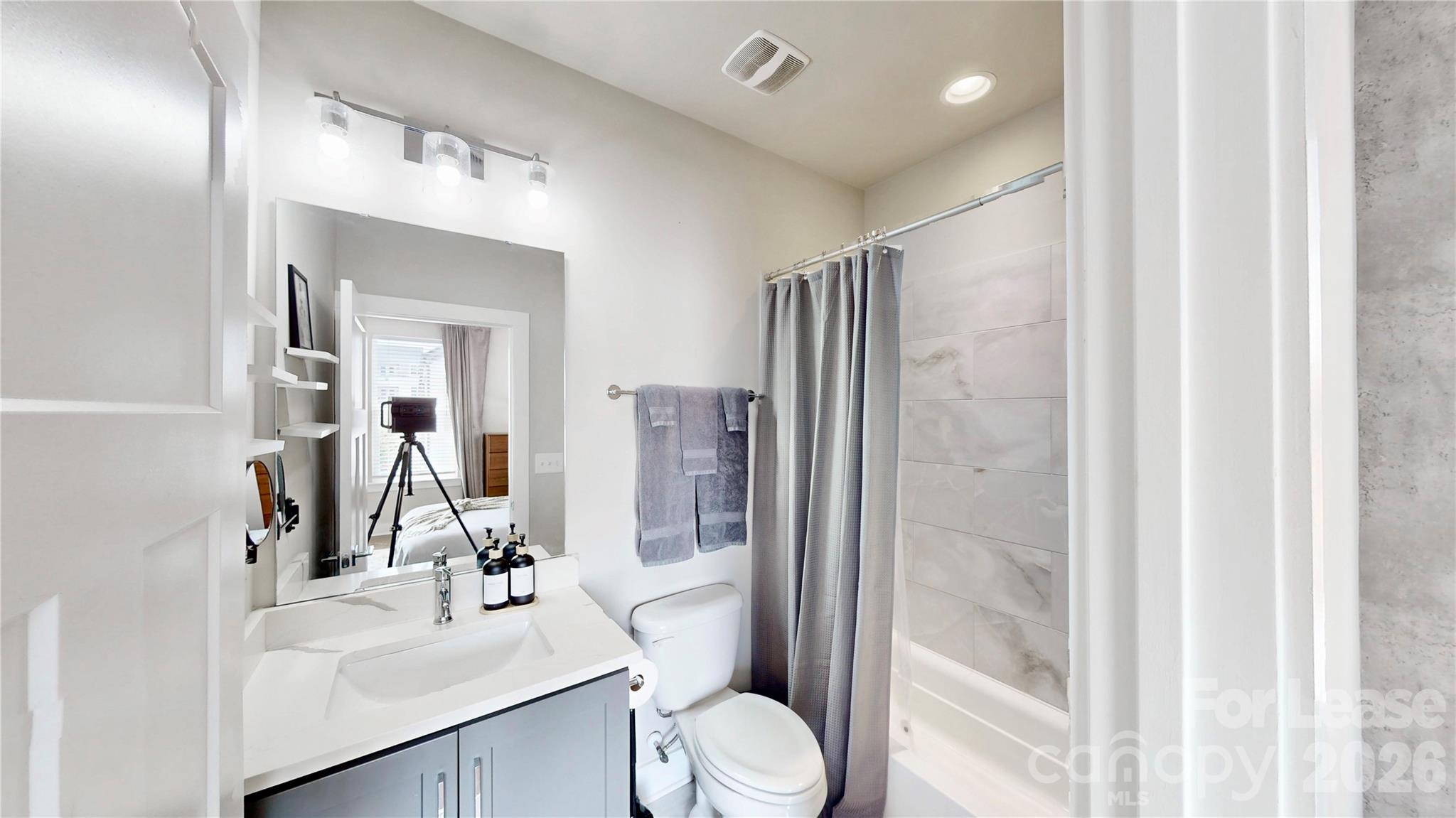 2115 Isom Street Property Photo 32