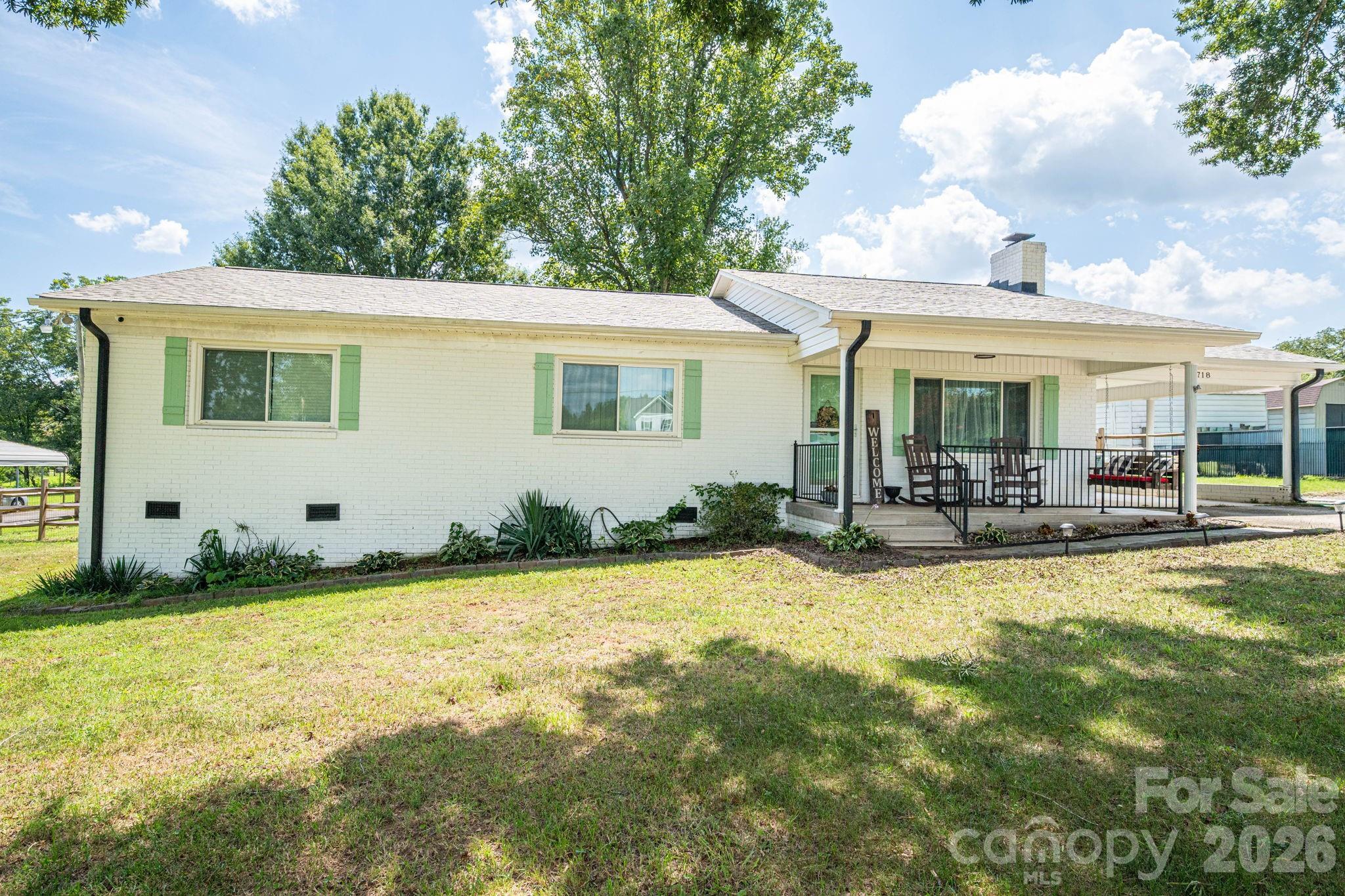 1718 Woolie Road Property Photo 2