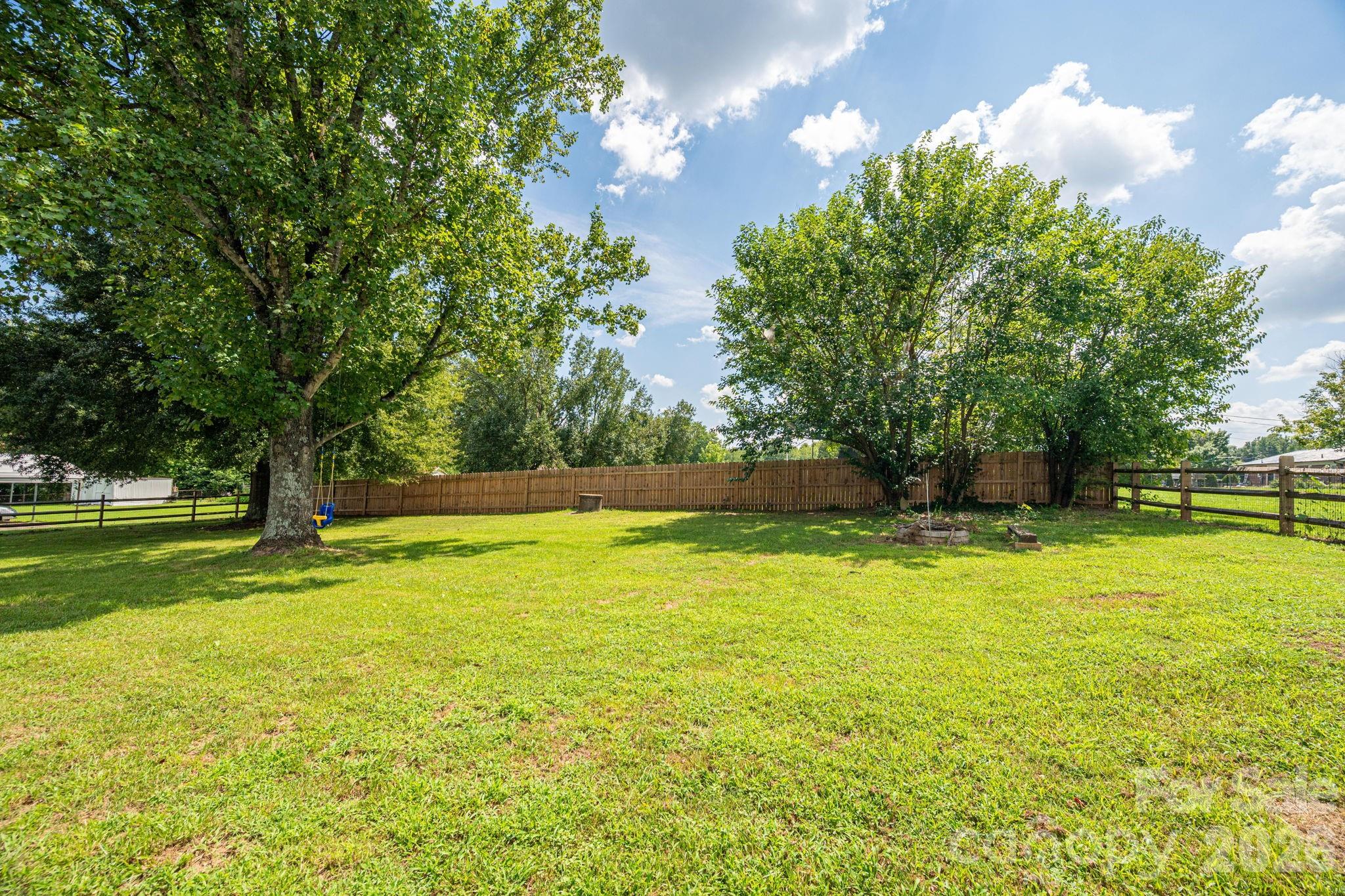 1718 Woolie Road Property Photo 3