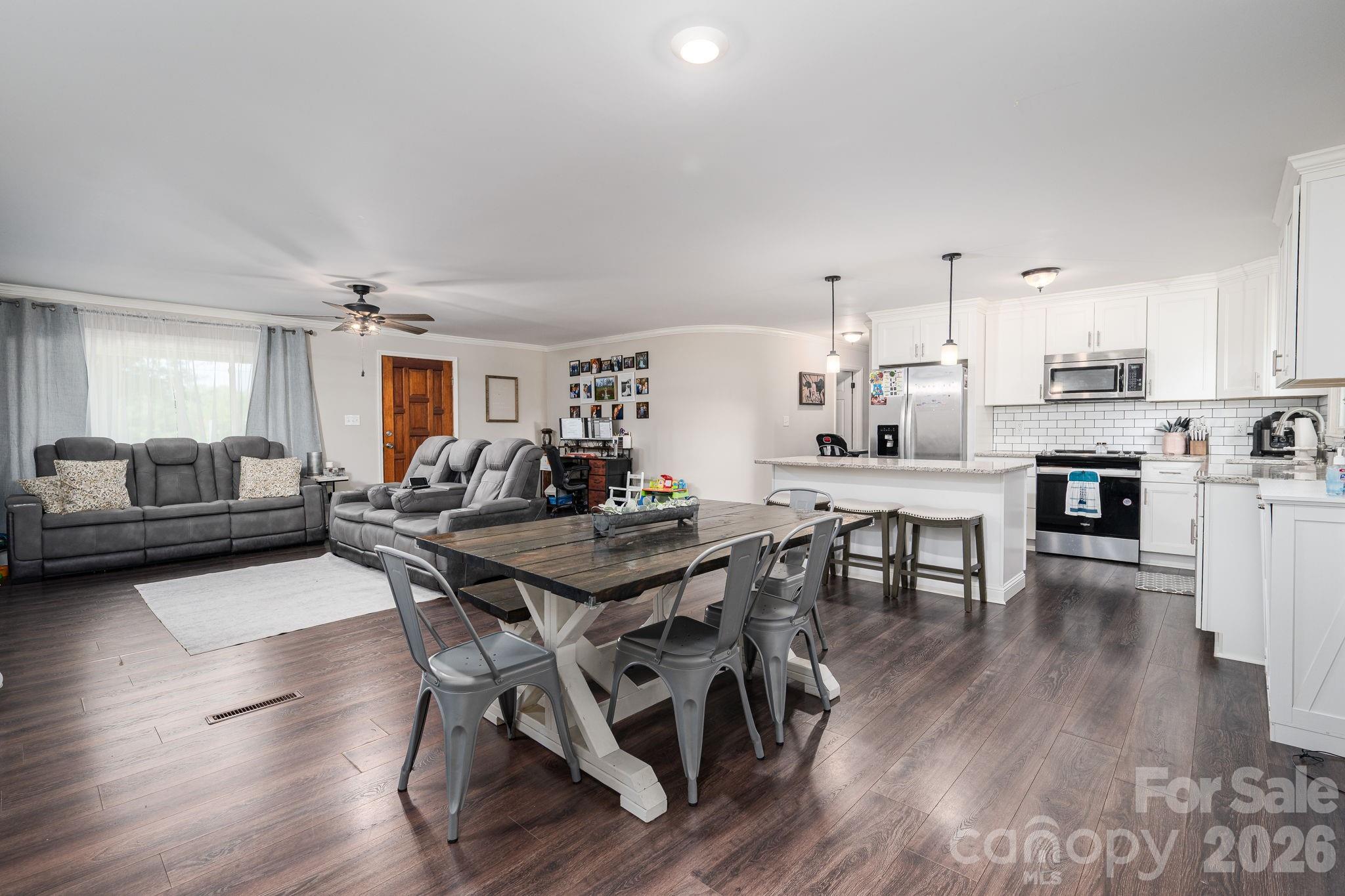 1718 Woolie Road Property Photo 4
