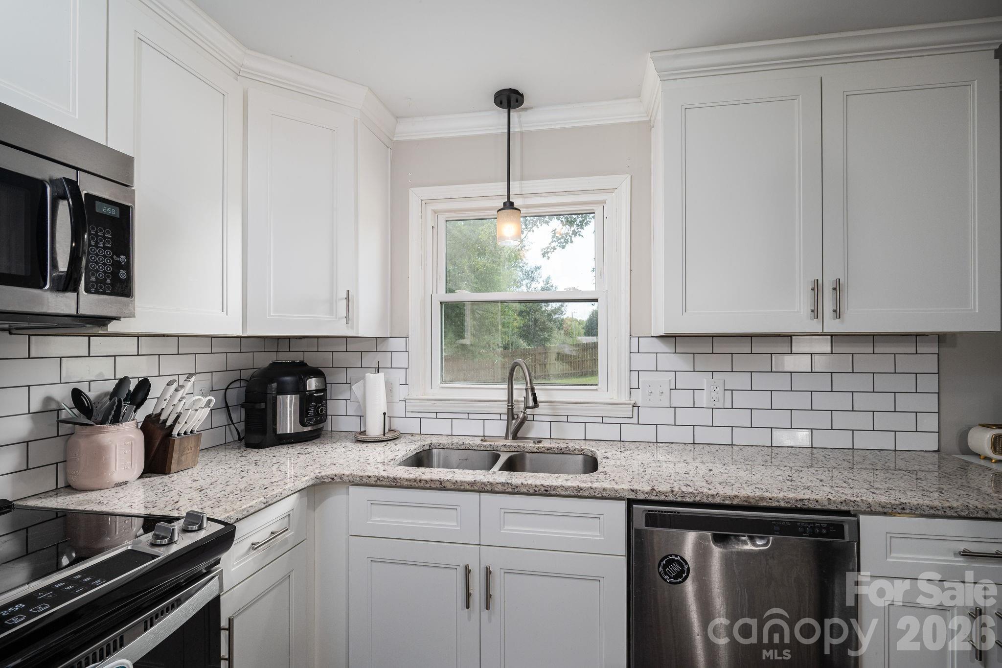 1718 Woolie Road Property Photo 7