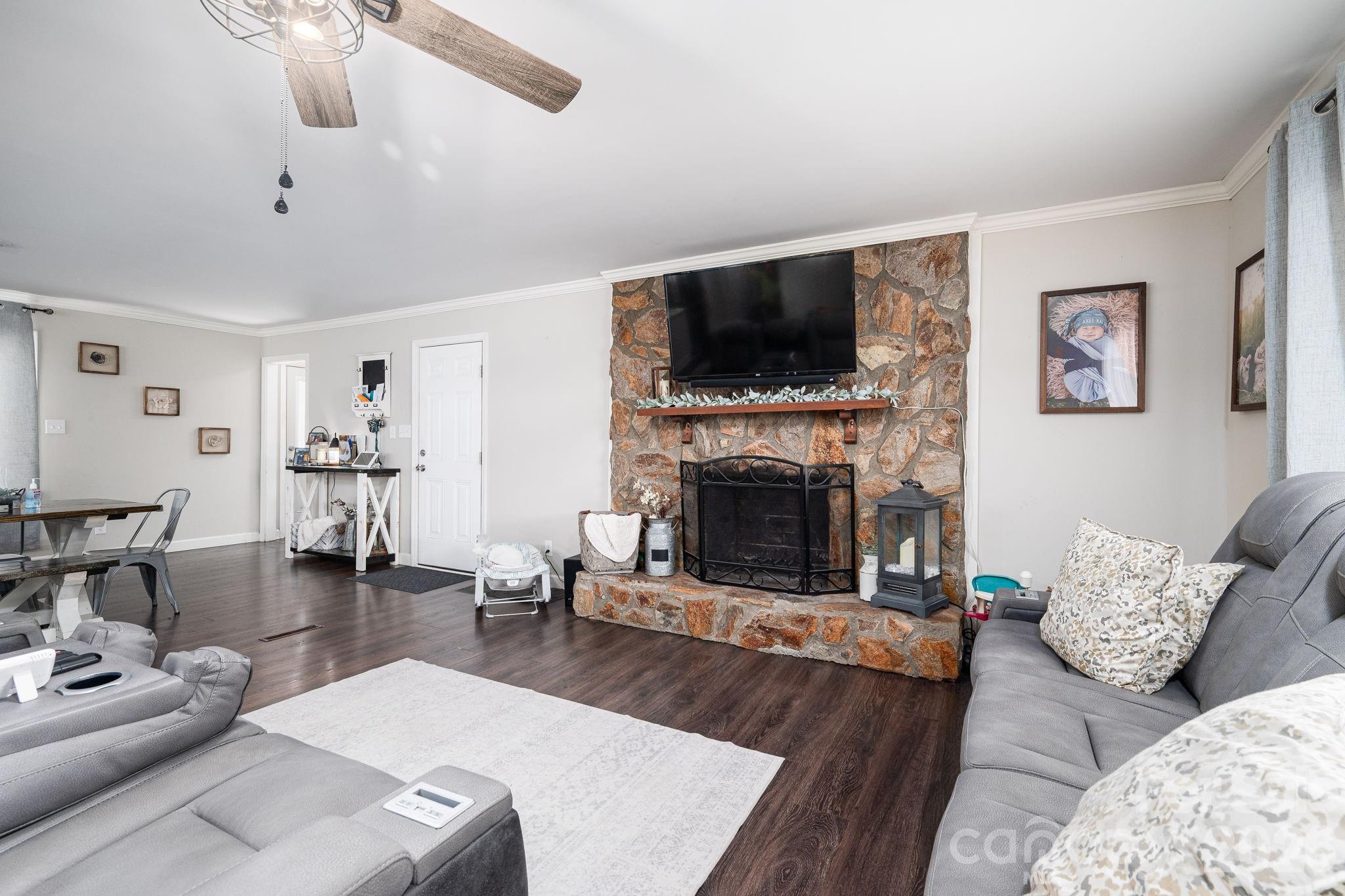 1718 Woolie Road Property Photo 8