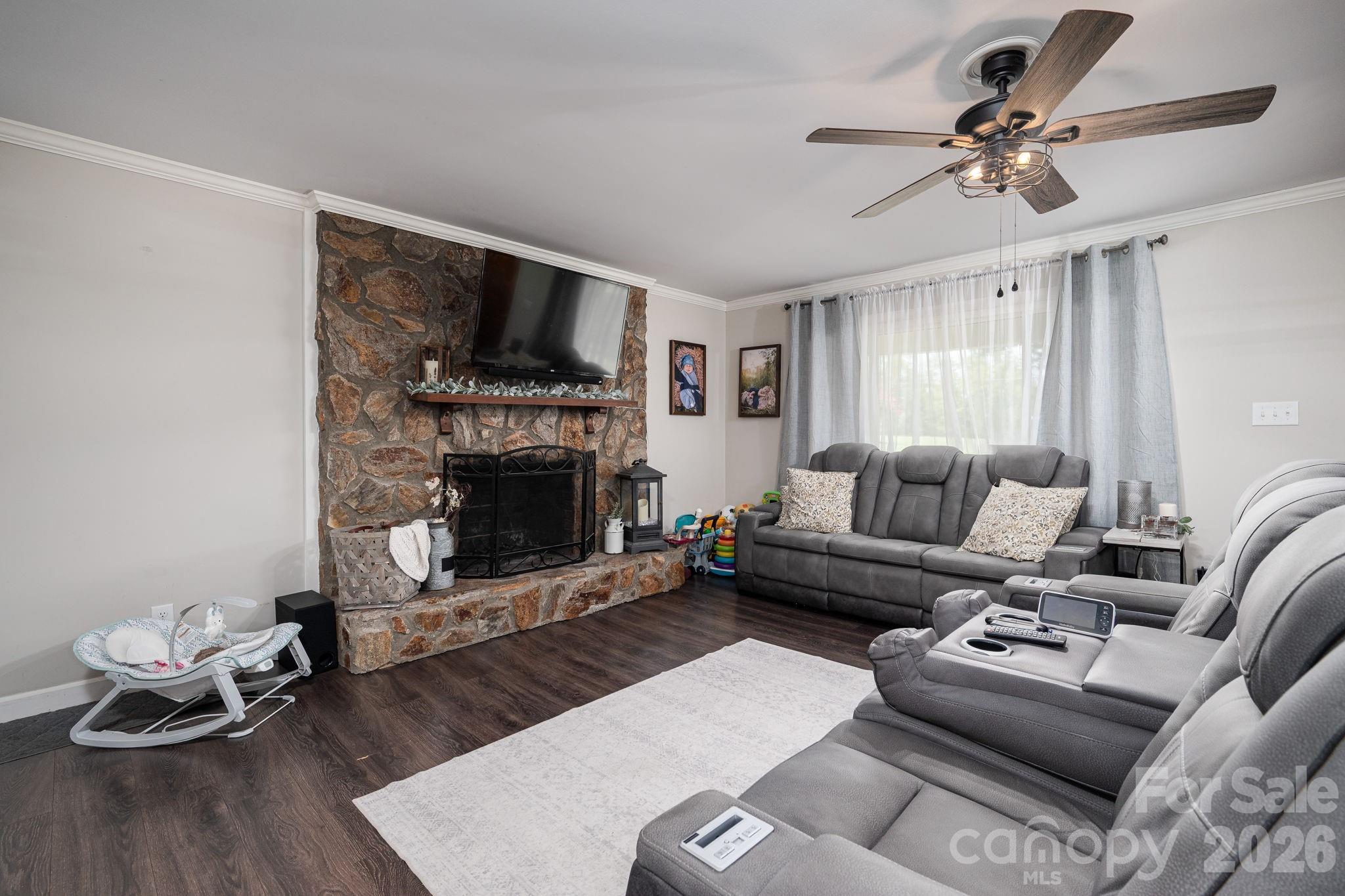1718 Woolie Road Property Photo 9
