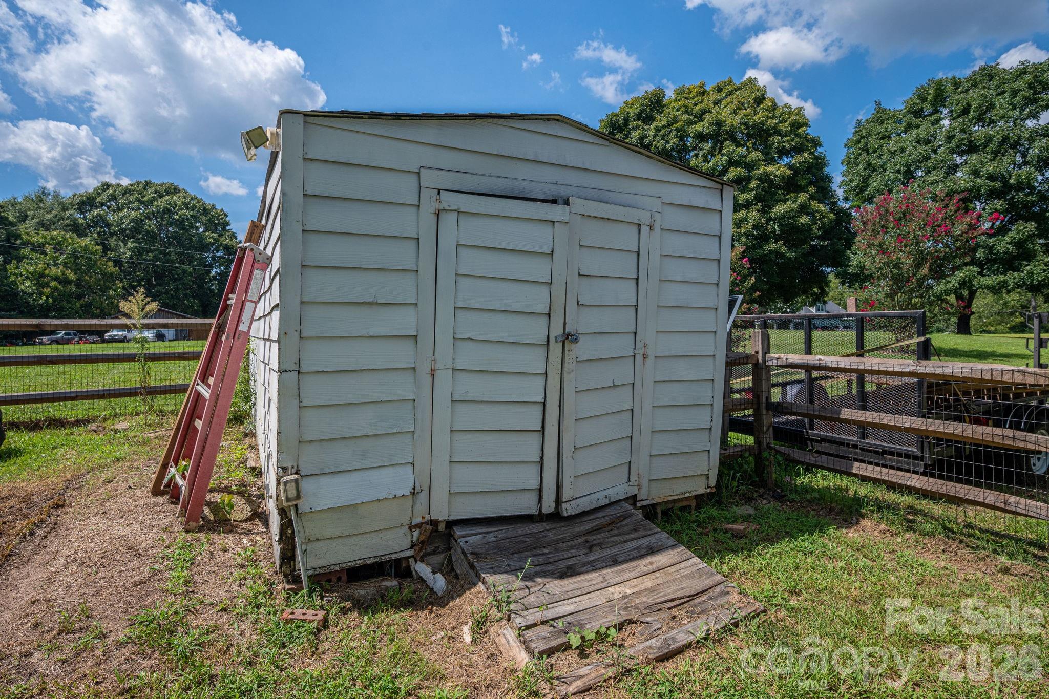 1718 Woolie Road Property Photo 24