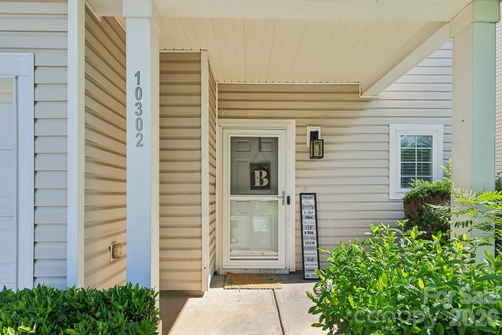 10302 Hugue Way Property Photo 2
