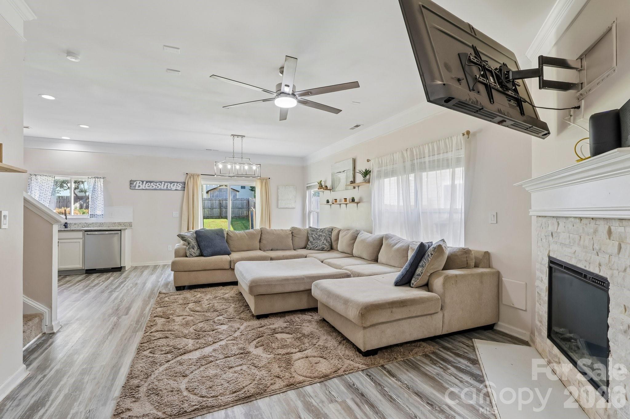 10302 Hugue Way Property Photo 3