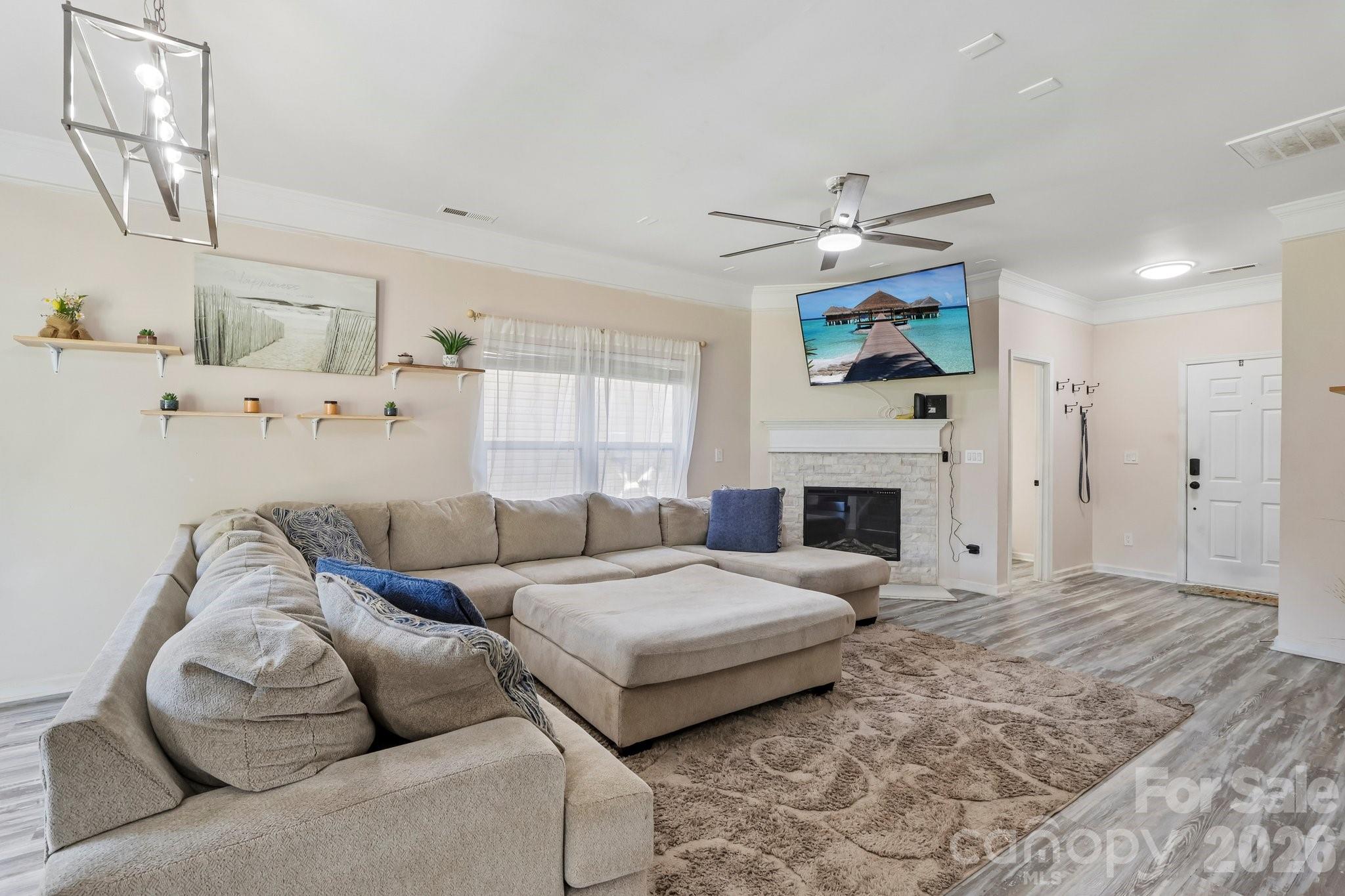 10302 Hugue Way Property Photo 6