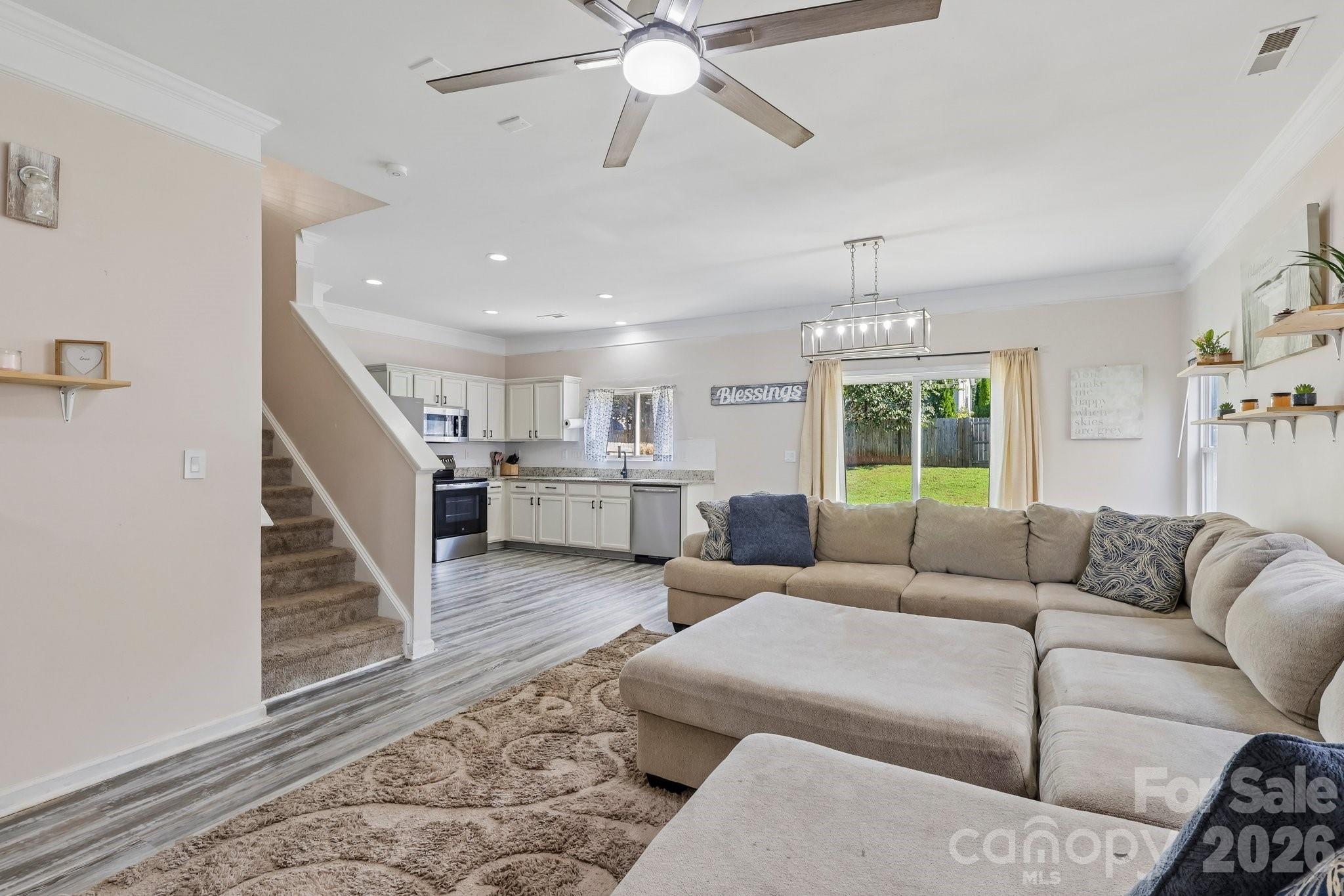 10302 Hugue Way Property Photo 7