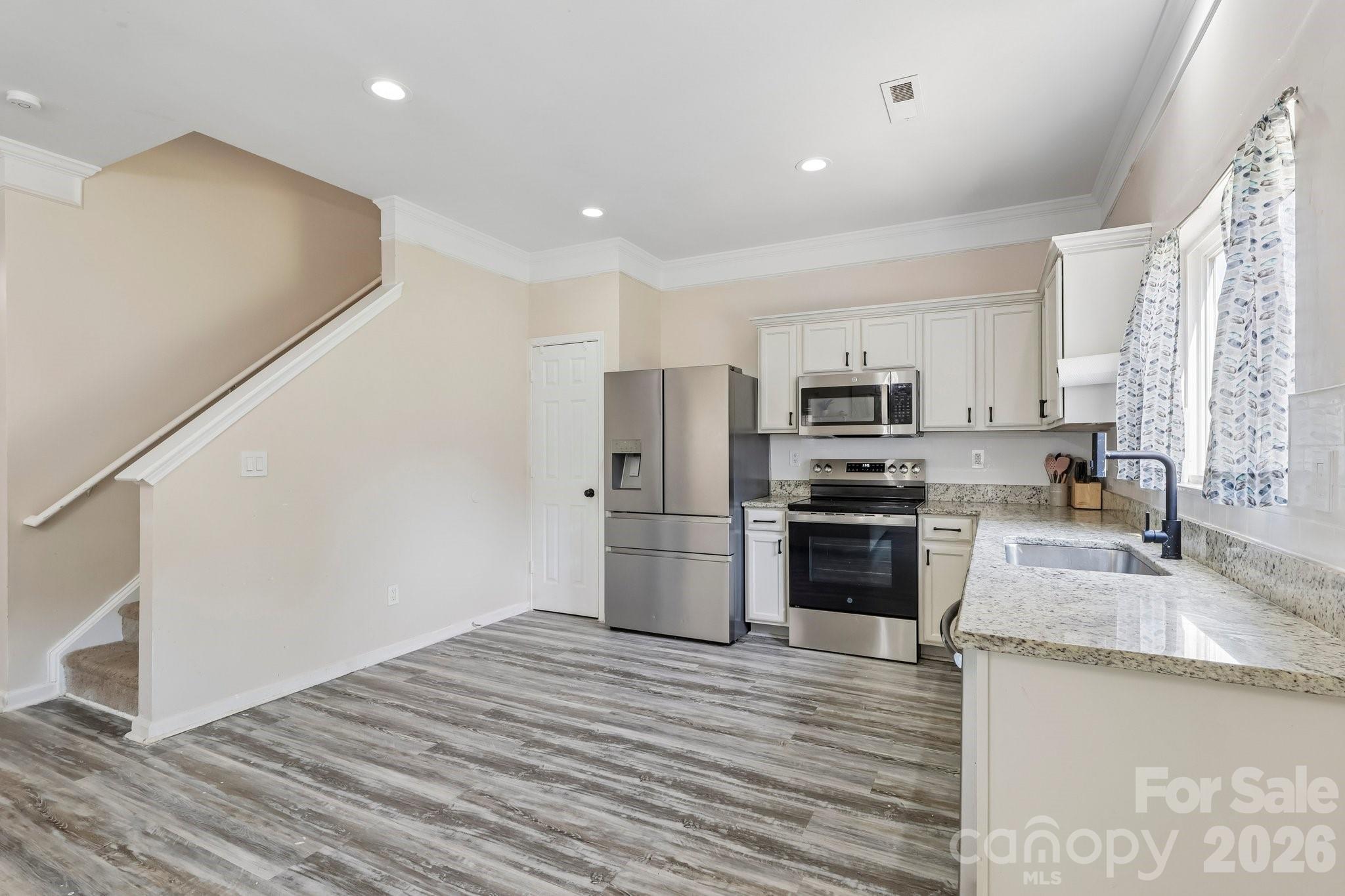 10302 Hugue Way Property Photo 10