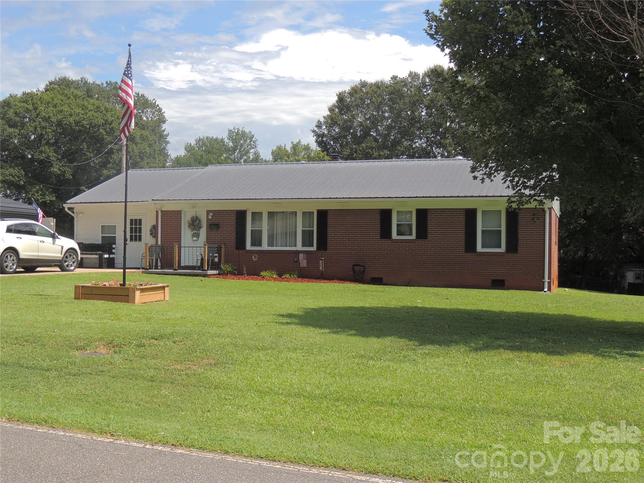 189 Westwood Drive Property Photo 1
