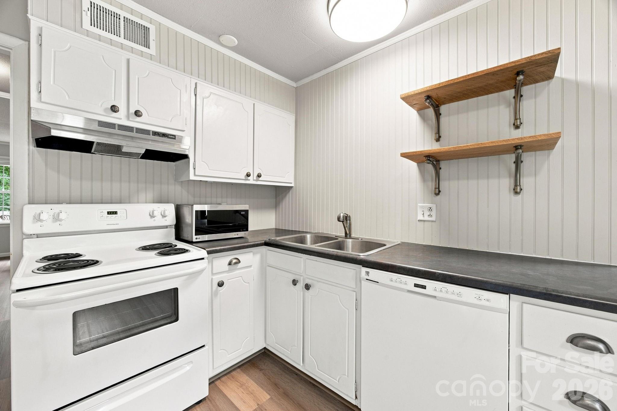 4603 Hedgemore Drive Property Photo 5