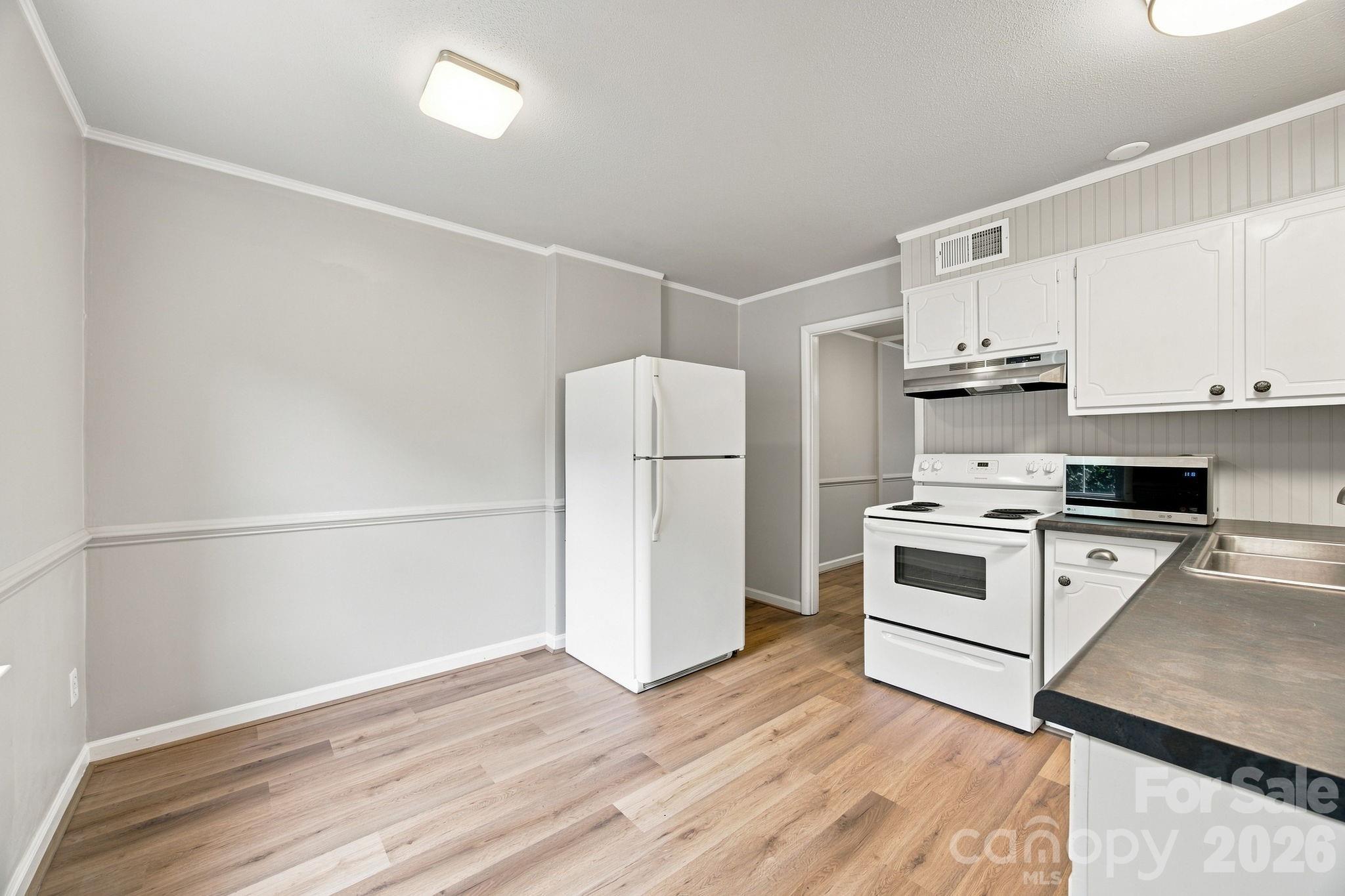 4603 Hedgemore Drive Property Photo 7