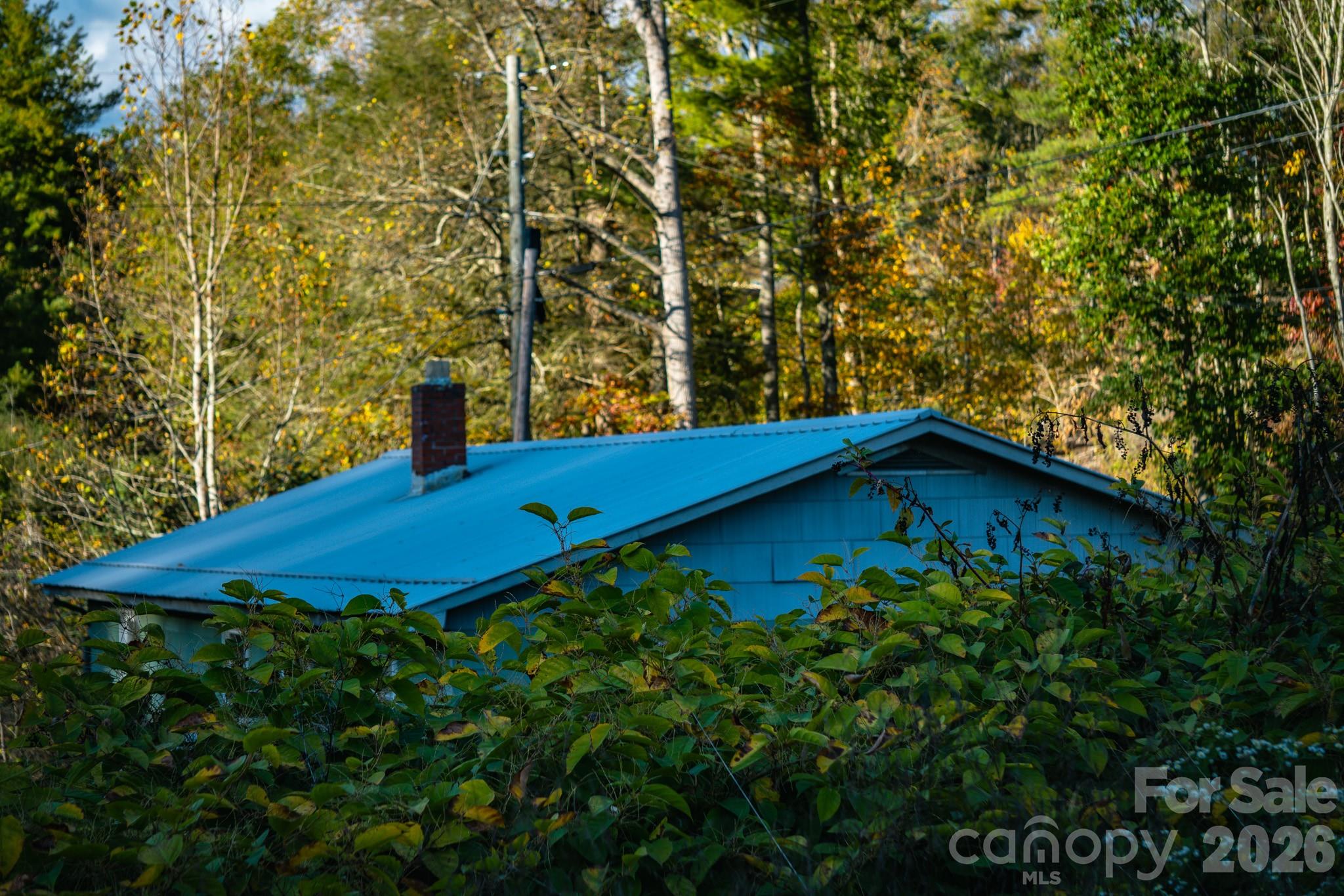876 Saylor Lake Road Property Photo 9