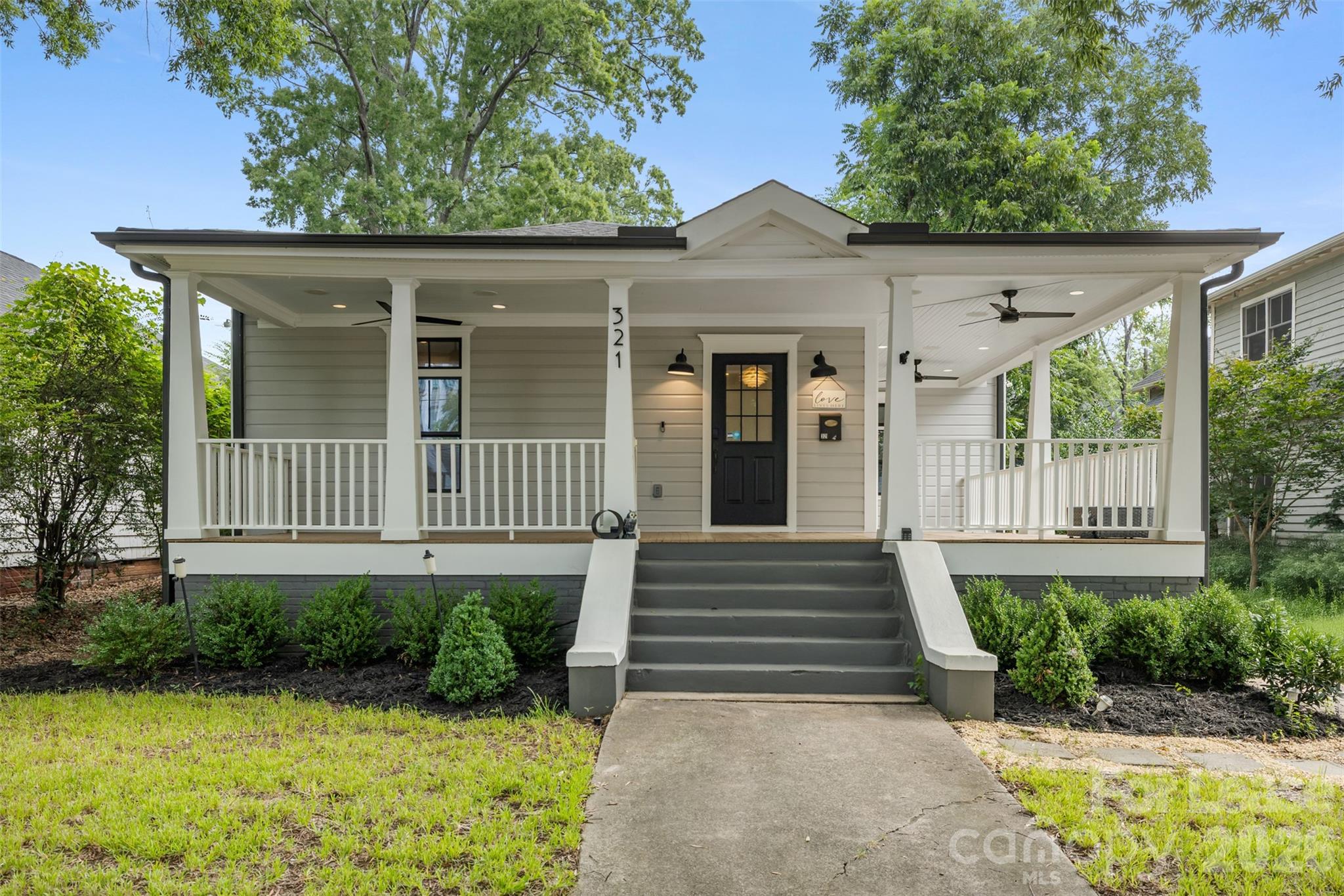 321 E Worthington Avenue Property Photo 1