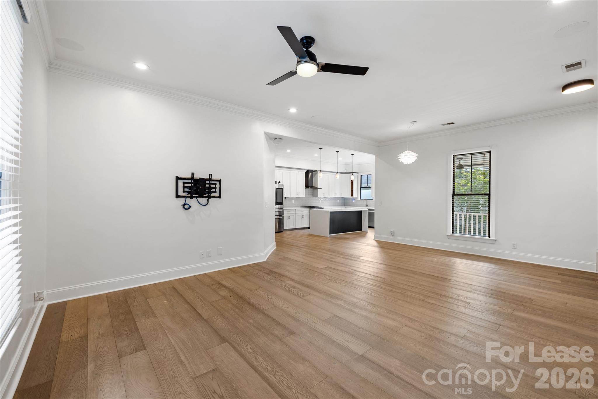 321 E Worthington Avenue Property Photo 7