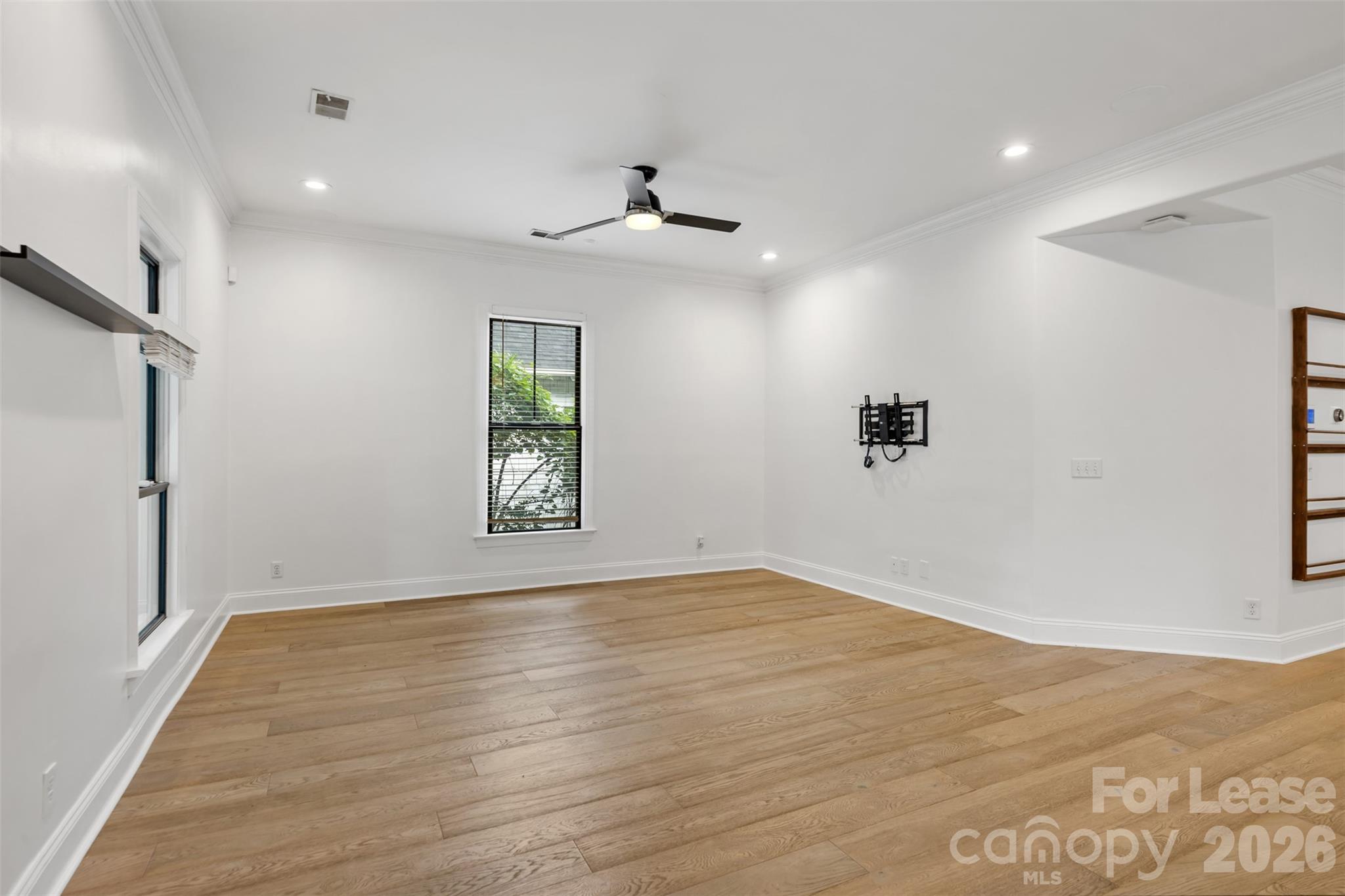 321 E Worthington Avenue Property Photo 8