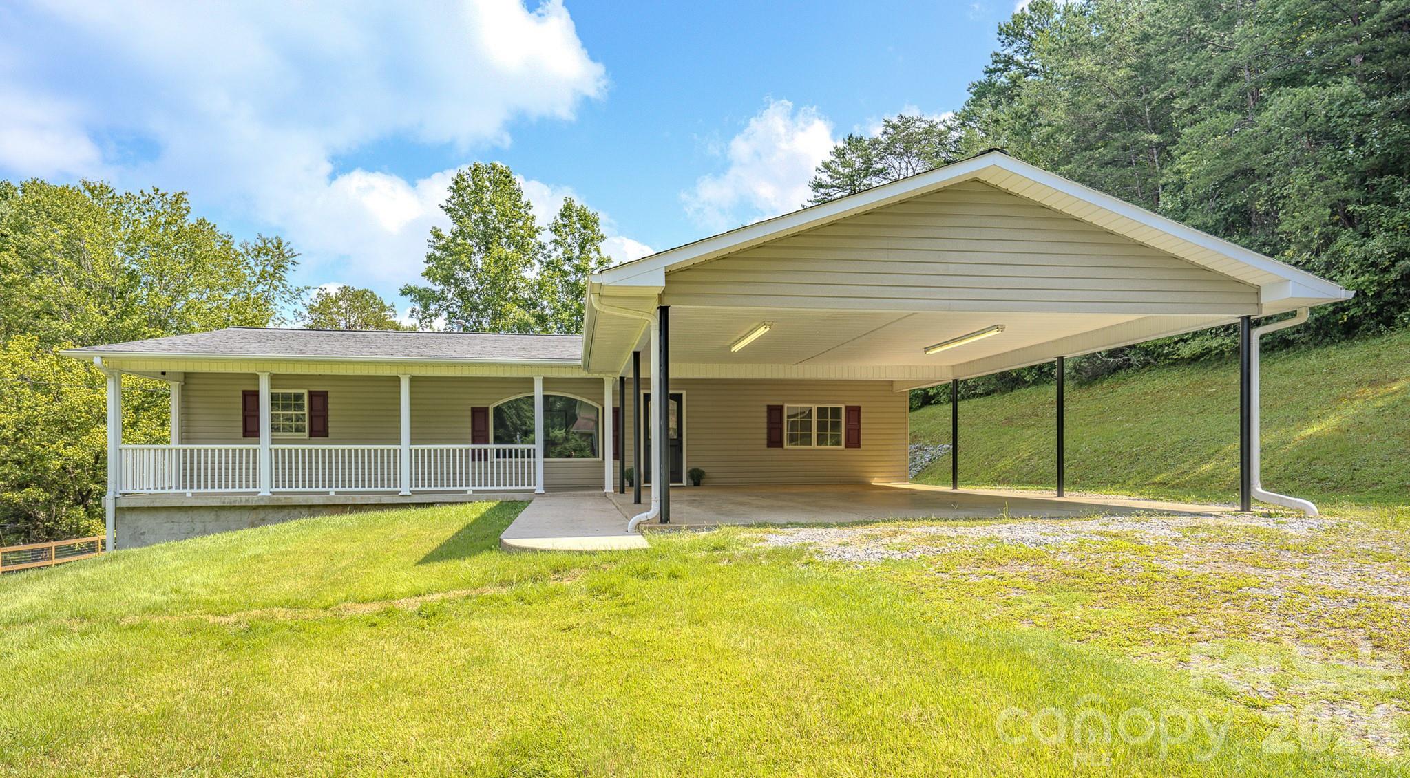 163 Meadowbrook Lane Property Photo 4