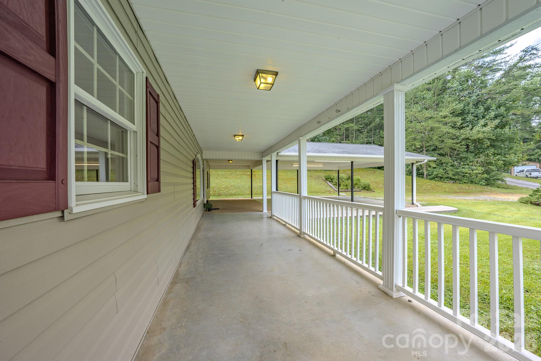 163 Meadowbrook Lane Property Photo 6