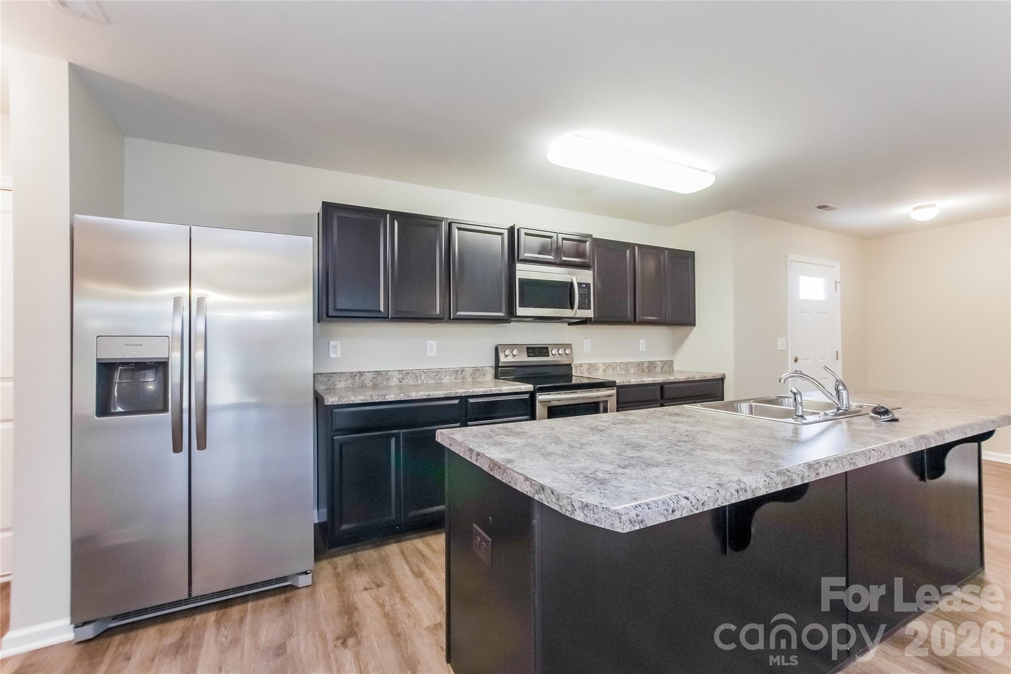1639 Hooper Court Property Photo 2