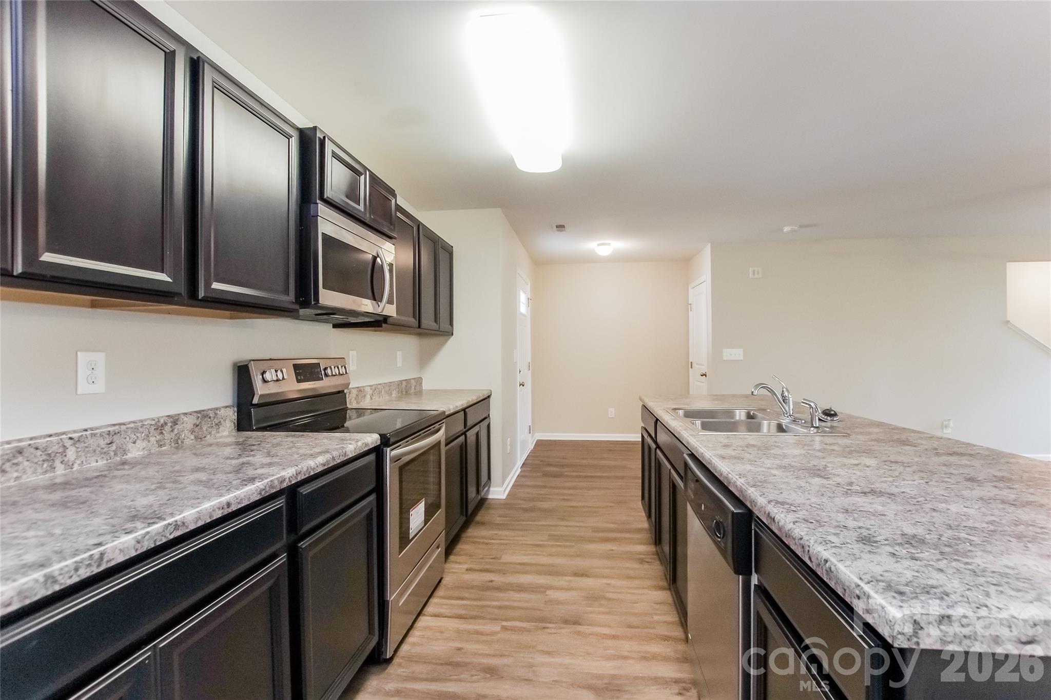 1639 Hooper Court Property Photo 3