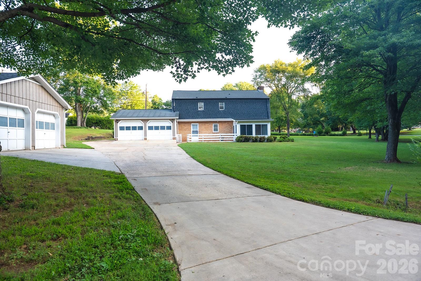 3401 Tracelake Drive Property Photo 2