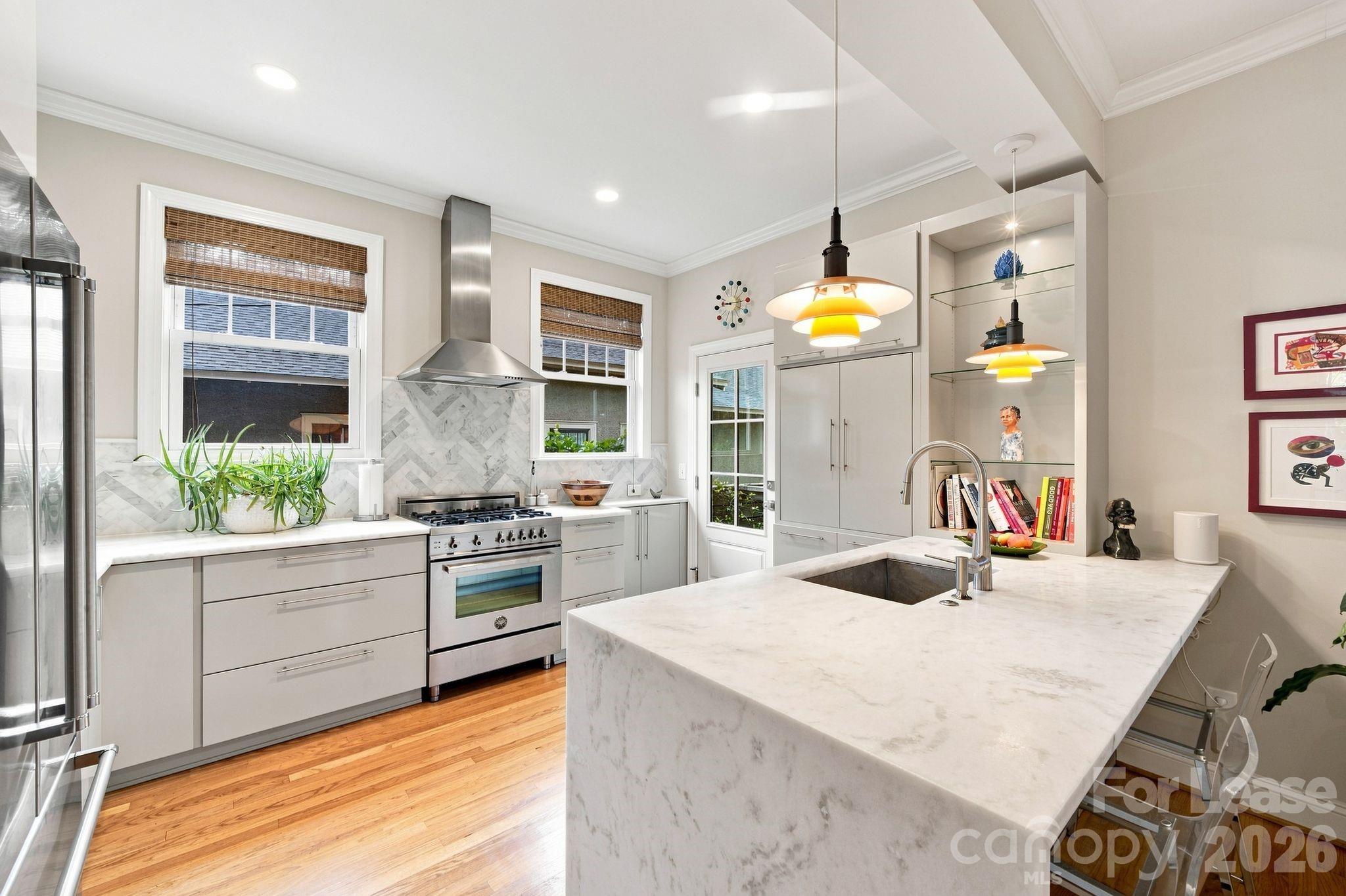1621 Lyndhurst Avenue Property Photo 8