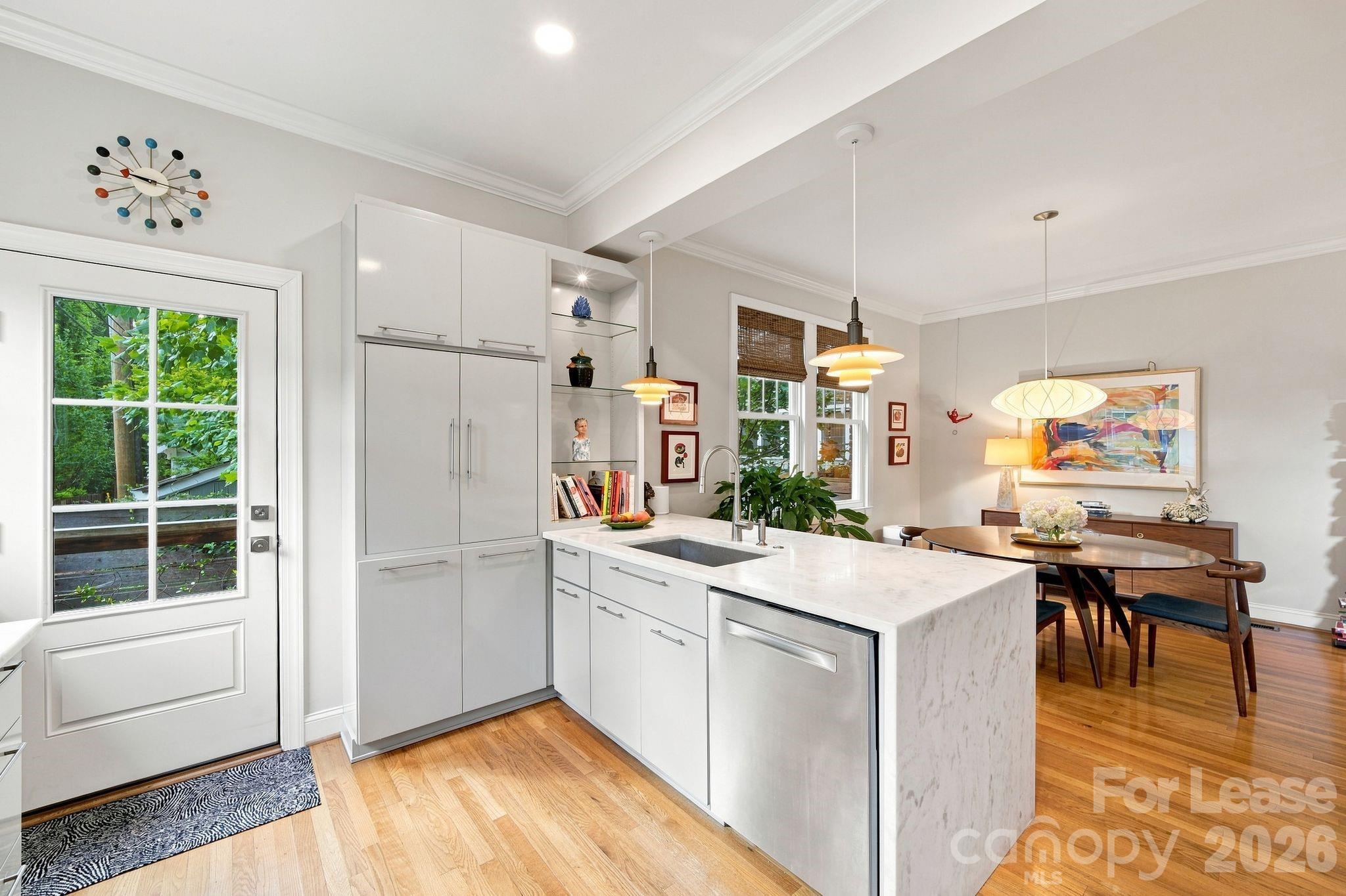 1621 Lyndhurst Avenue Property Photo 9