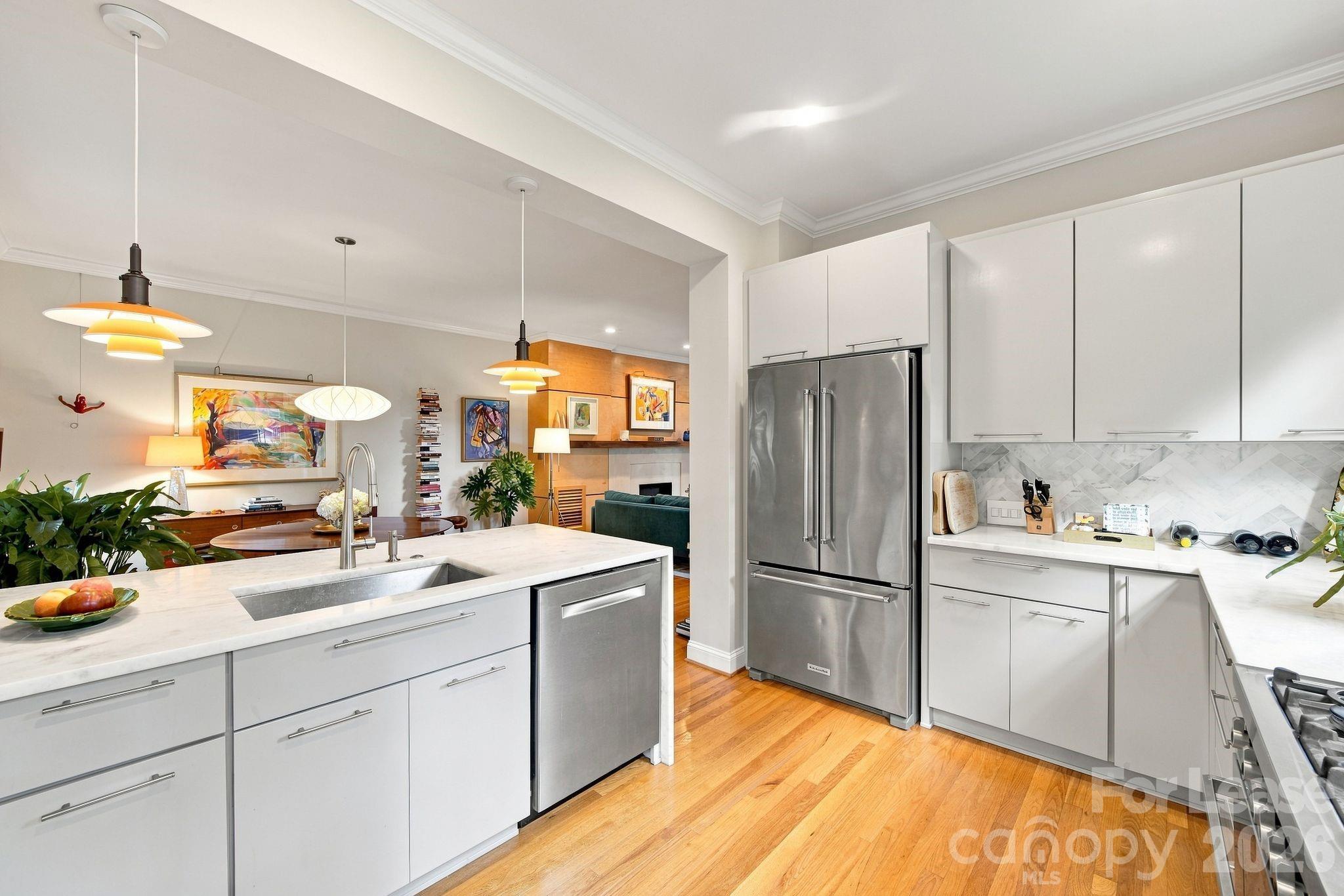 1621 Lyndhurst Avenue Property Photo 10