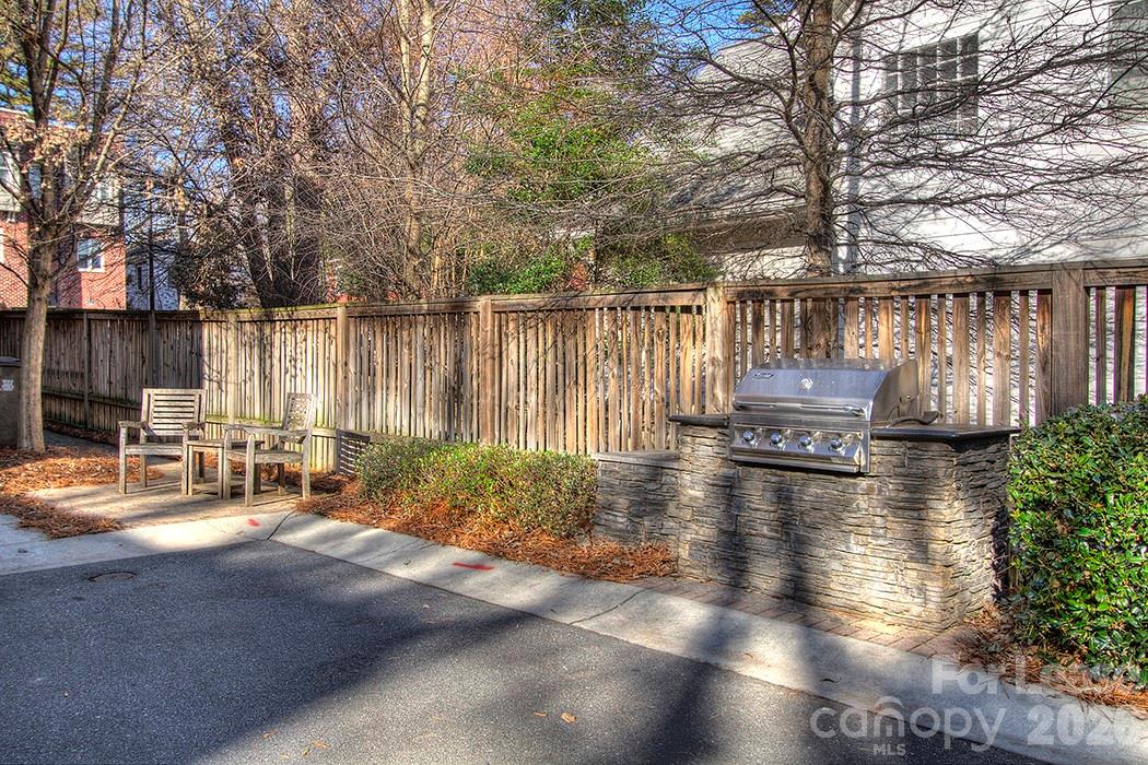 100 N Laurel Avenue 108 Property Photo 5
