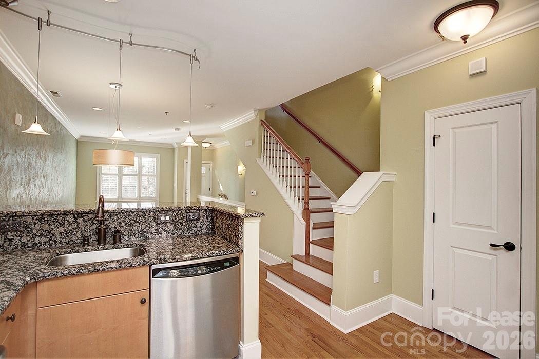 100 N Laurel Avenue 108 Property Photo 12