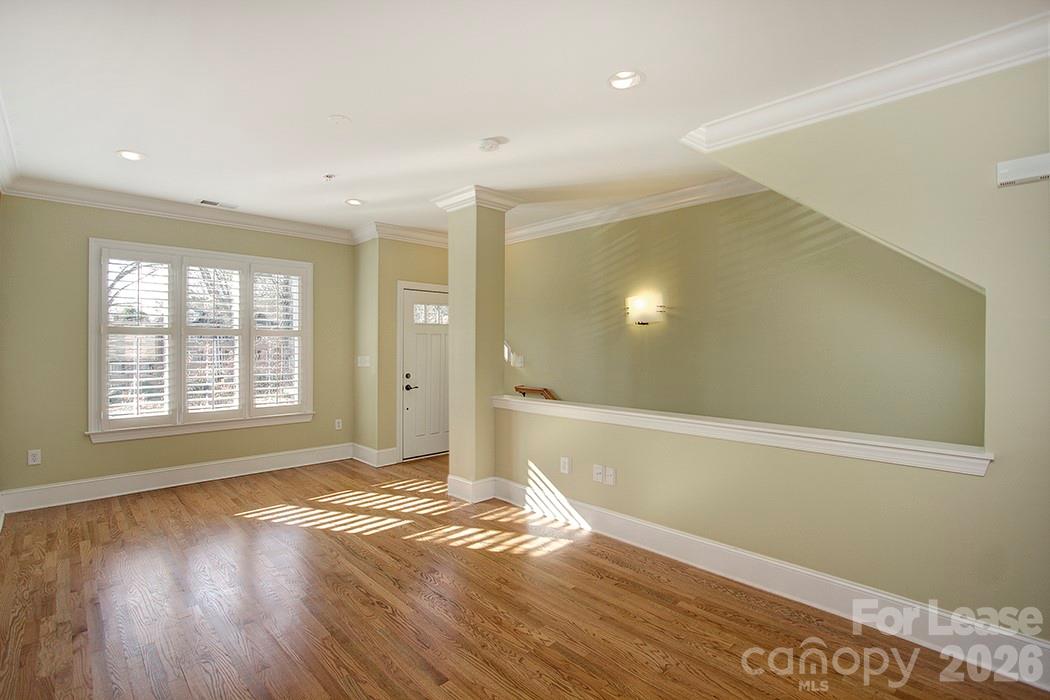 100 N Laurel Avenue 108 Property Photo 13