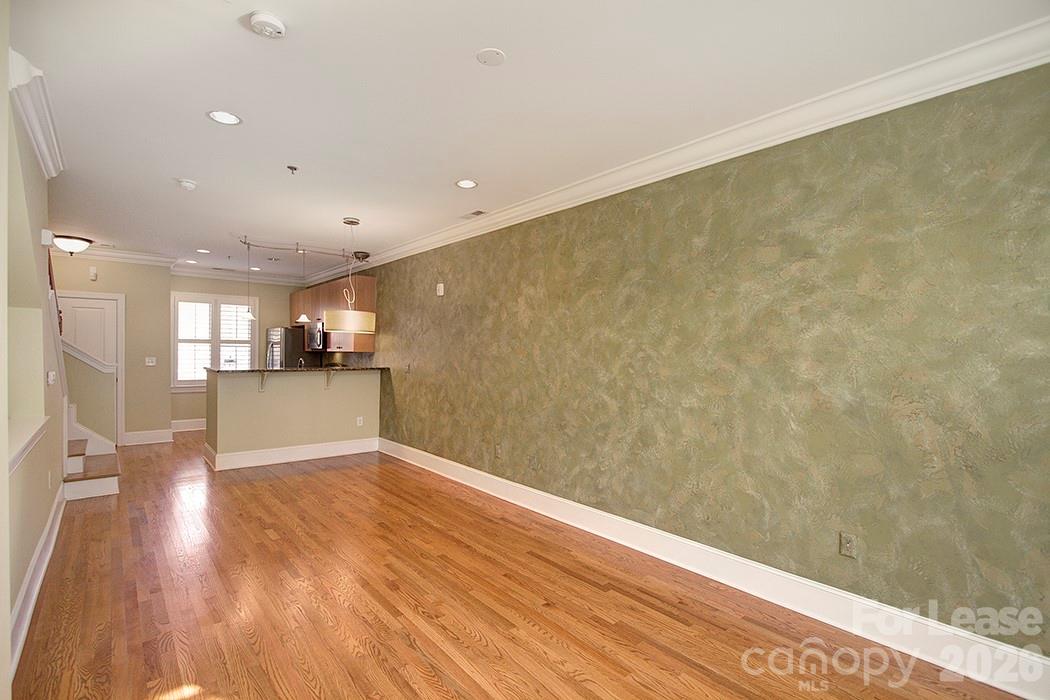 100 N Laurel Avenue 108 Property Photo 15
