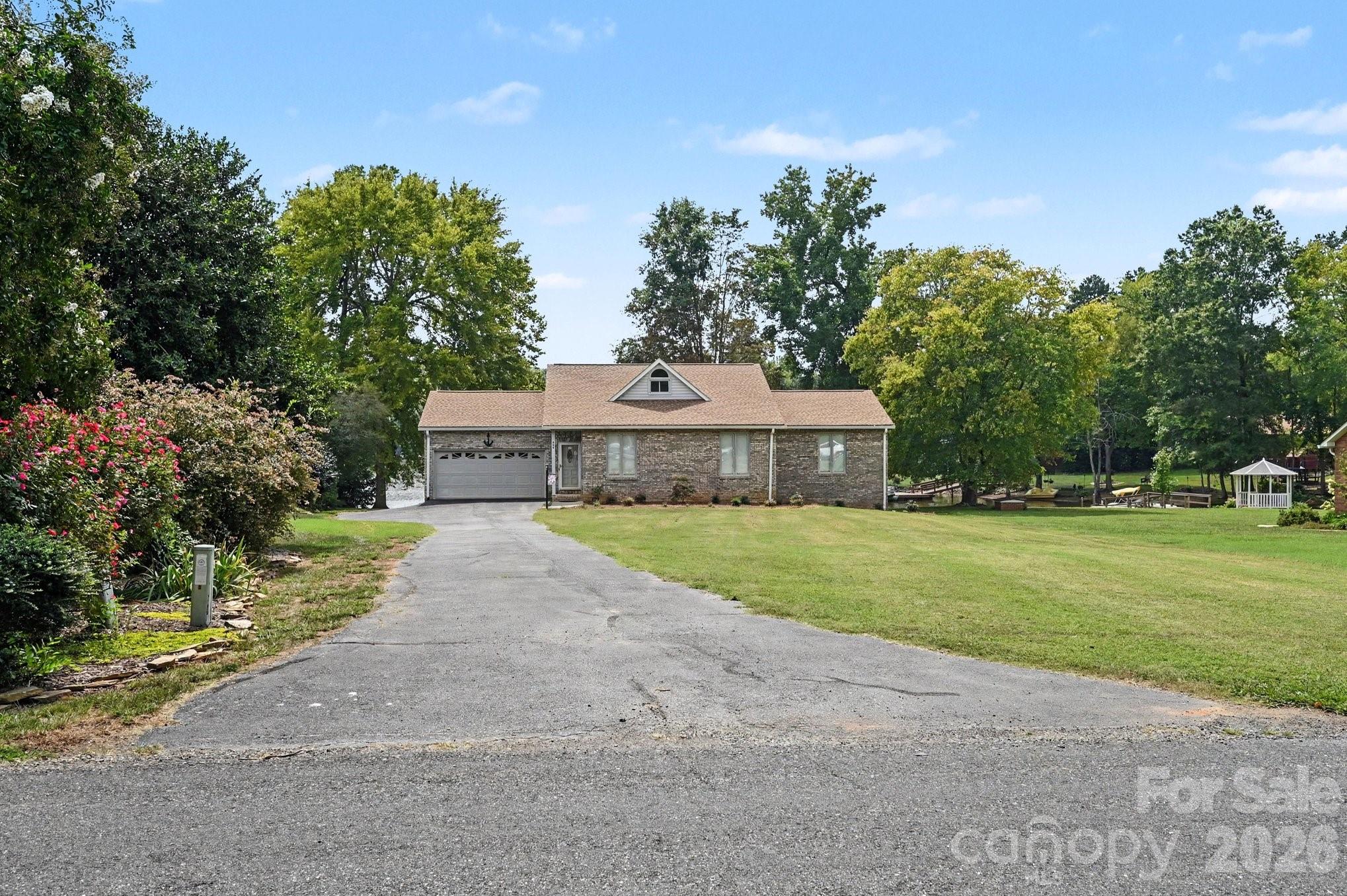235 Pebble Point Property Photo 6
