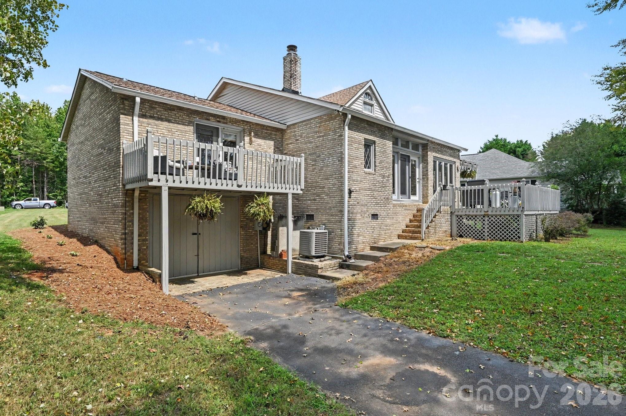 235 Pebble Point Property Photo 7