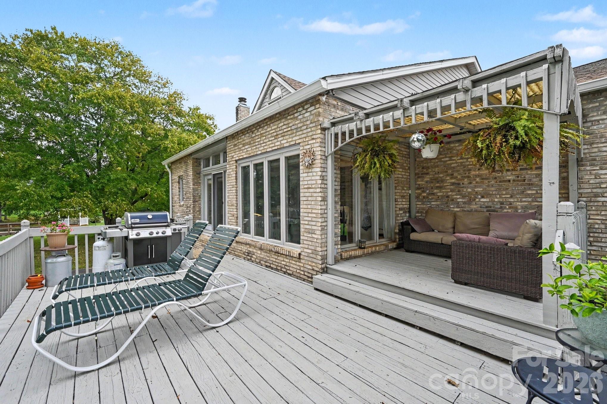 235 Pebble Point Property Photo 8