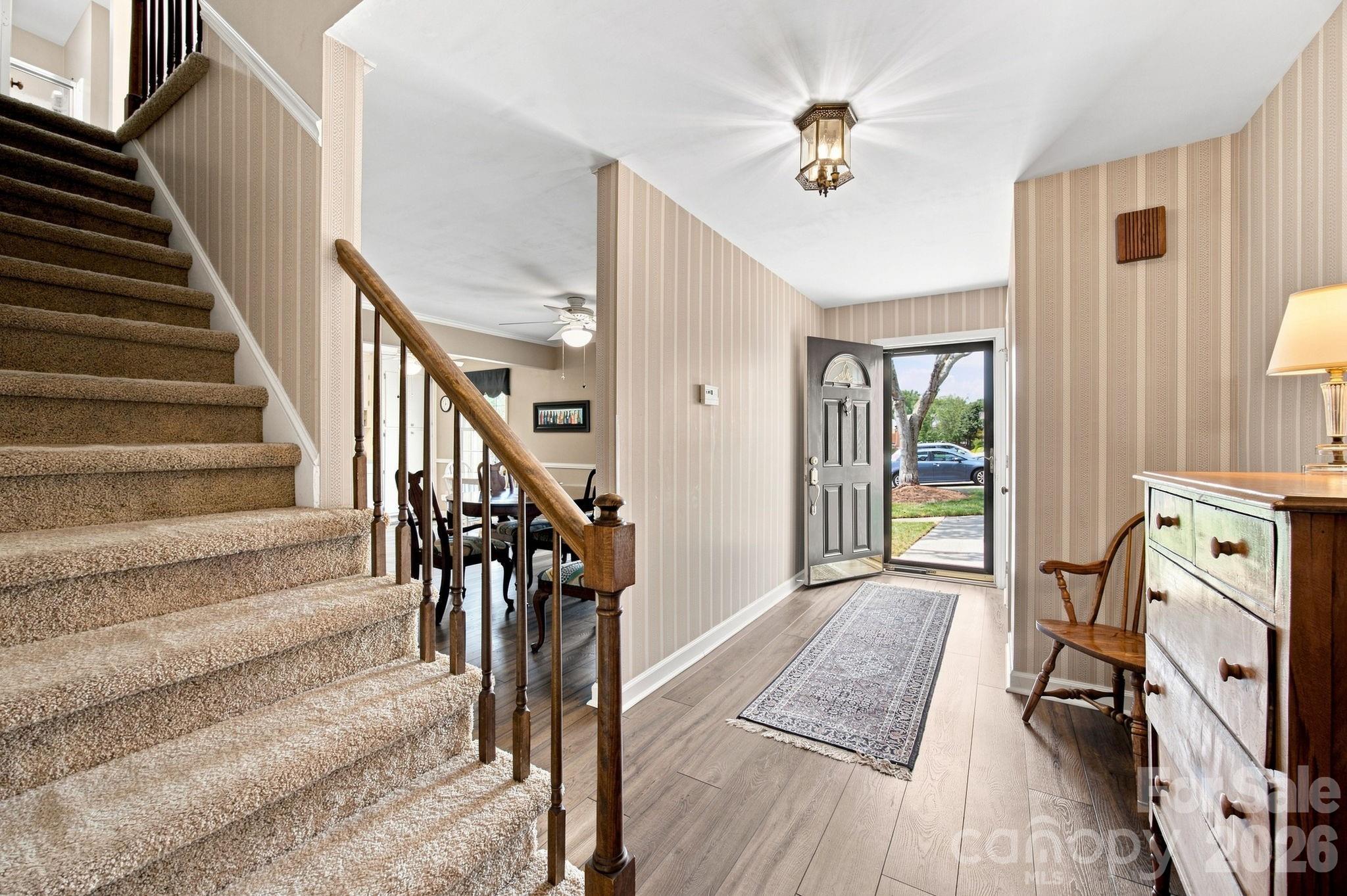6836 Dumbarton Drive Property Photo 3