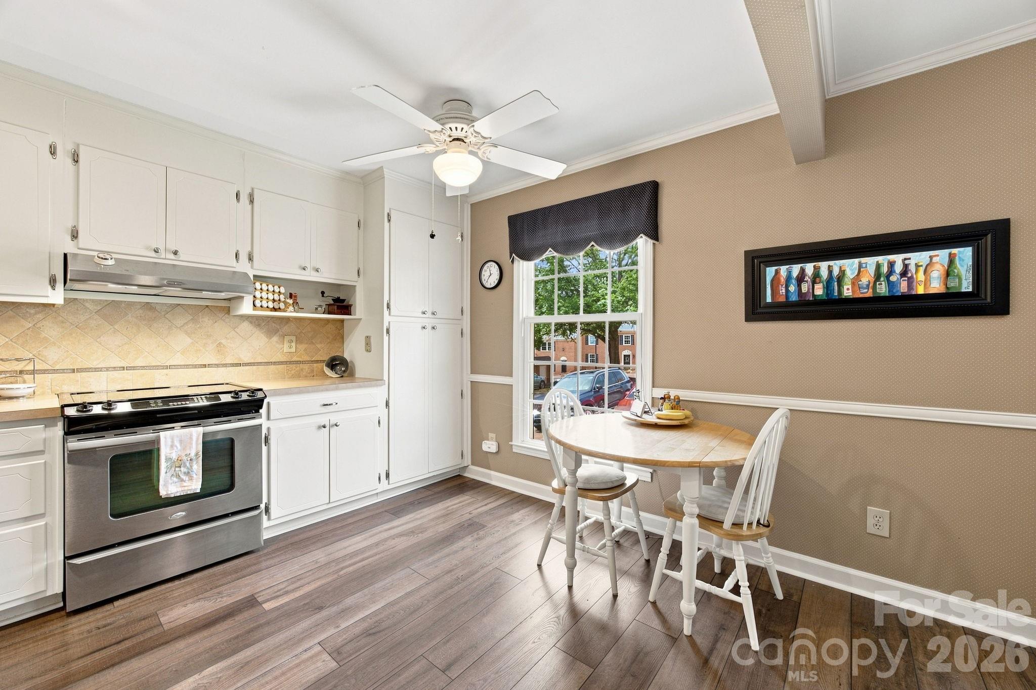 6836 Dumbarton Drive Property Photo 6