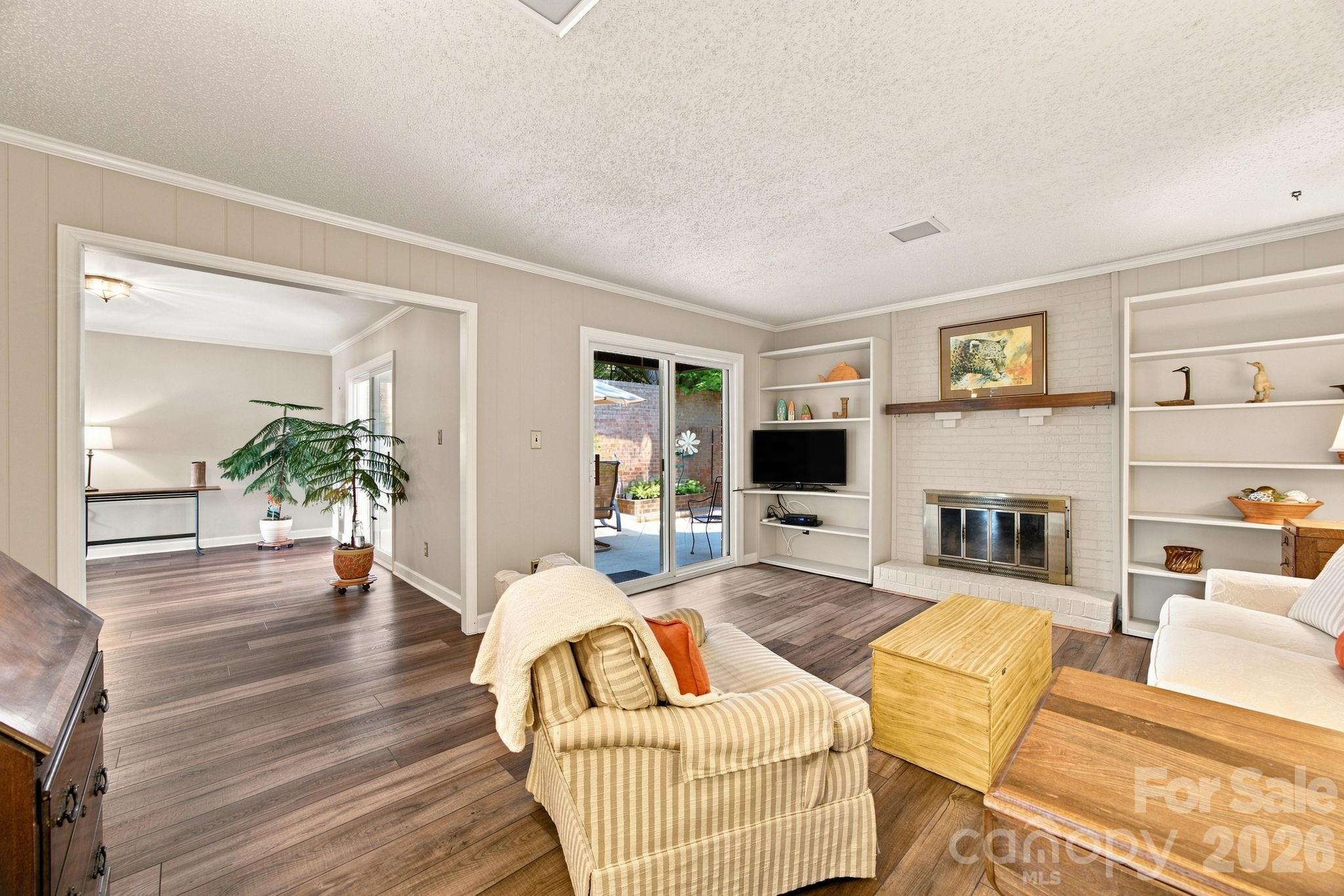 6836 Dumbarton Drive Property Photo 11
