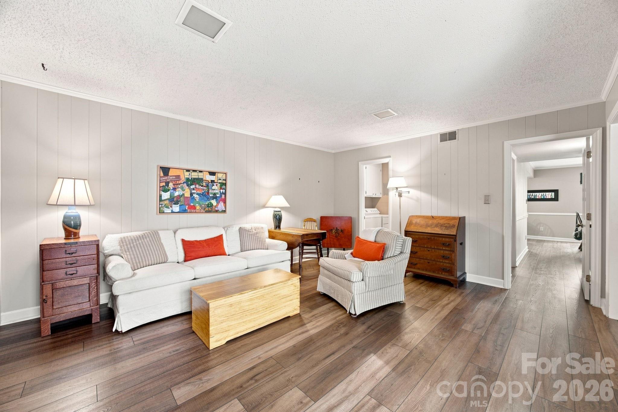 6836 Dumbarton Drive Property Photo 13